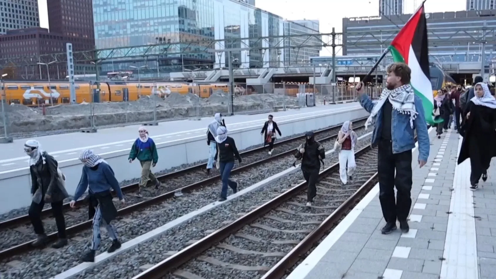 Ruim 200 actievoerders aangehouden bij demonstratie Den Haag