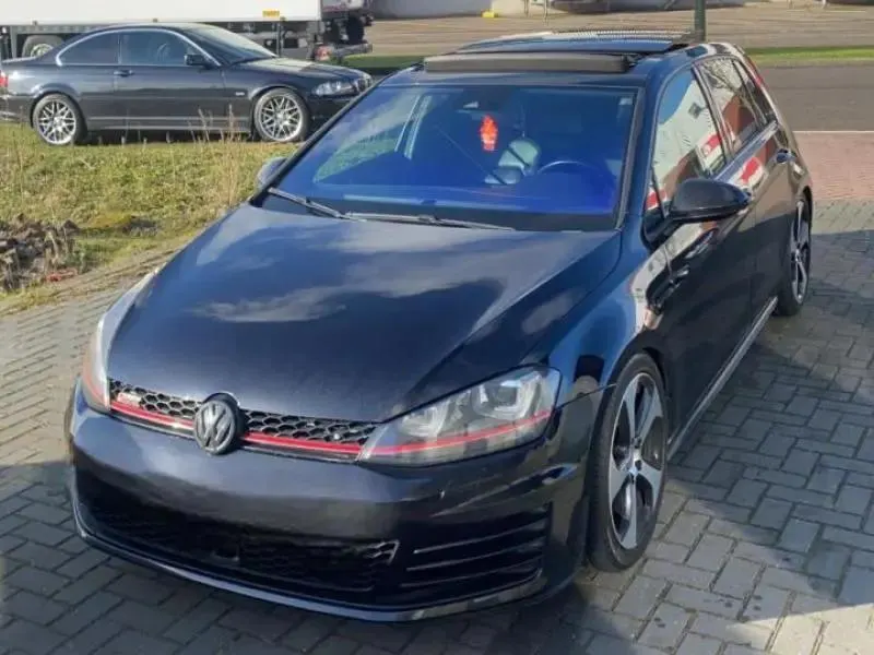 Rudy krijgt nieuwe auto na bizarre kunstroof met zijn gestolen en uitgebrande Golf