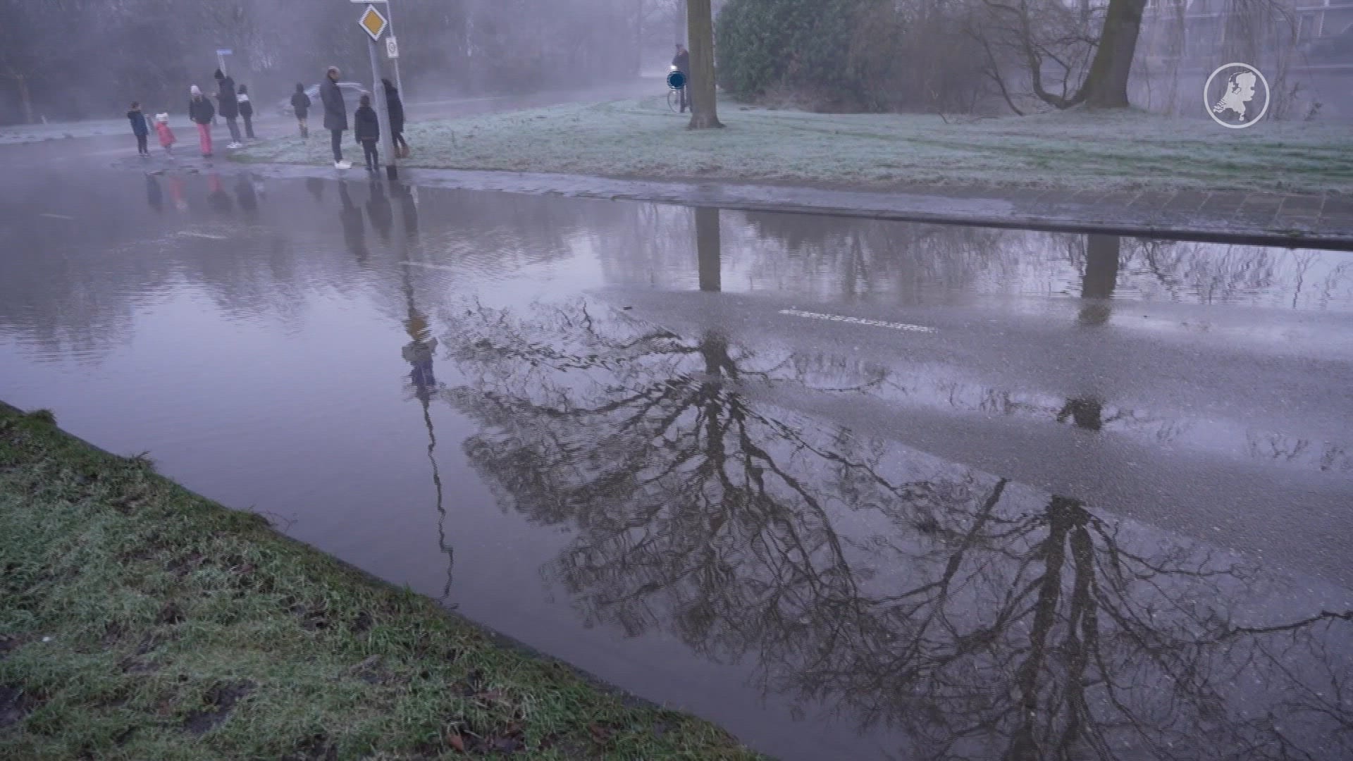 Straat verandert in sloot na leidingbreuk in Harderwijk