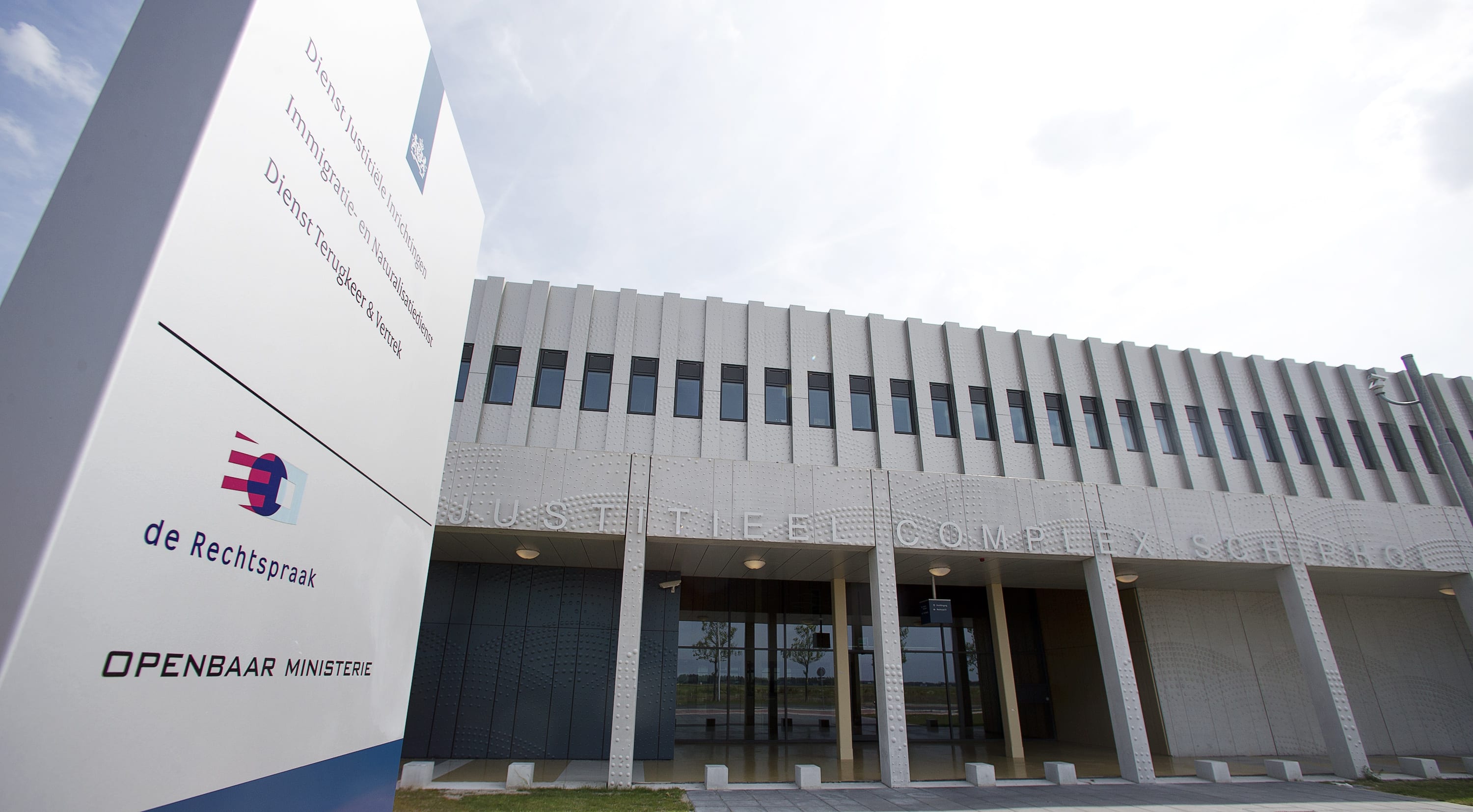 OM eist 25 jaar en levenslang voor moorden Lieshout en Amsterdam