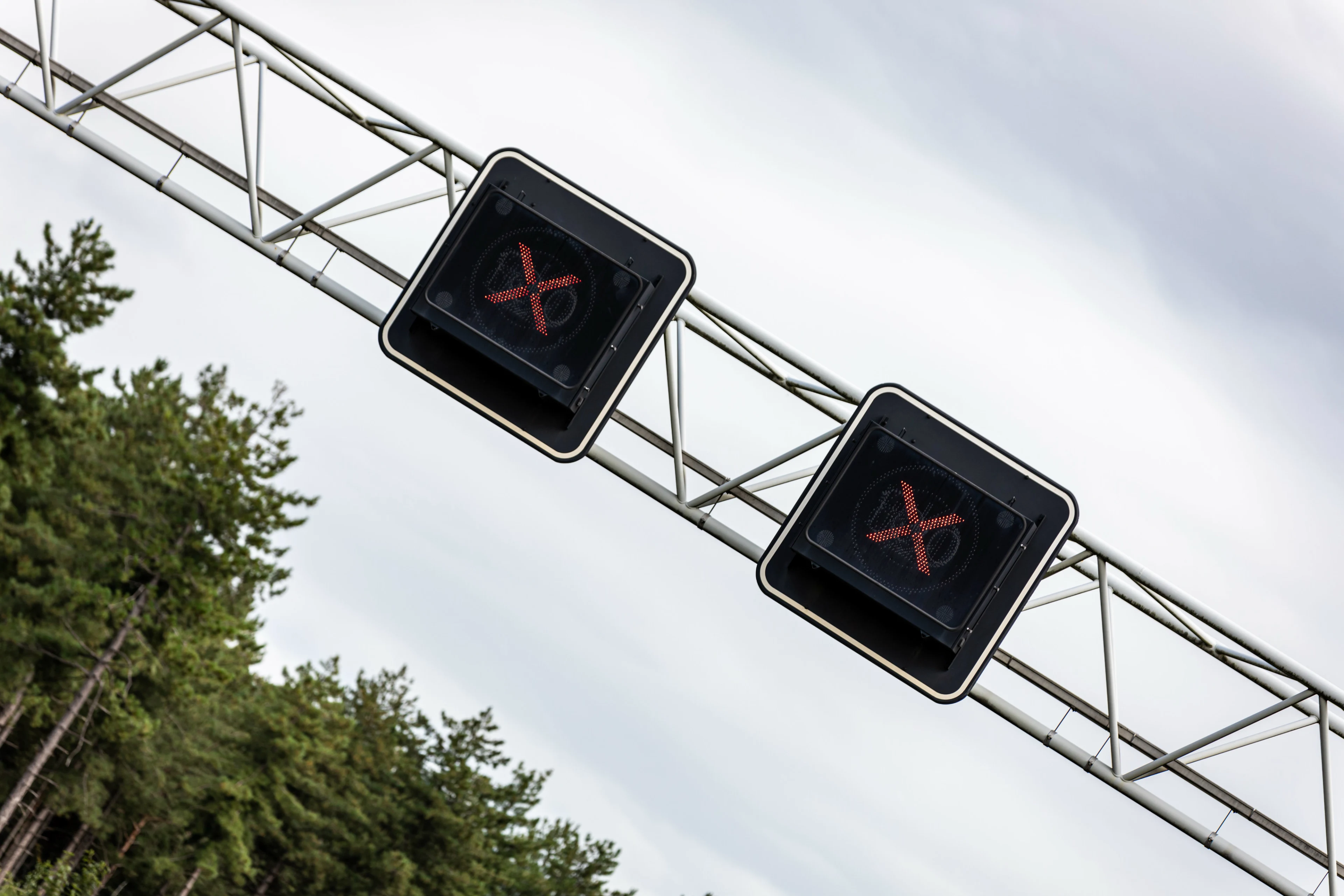 Armeense demonstranten leggen verkeer A76 plat met blokkade