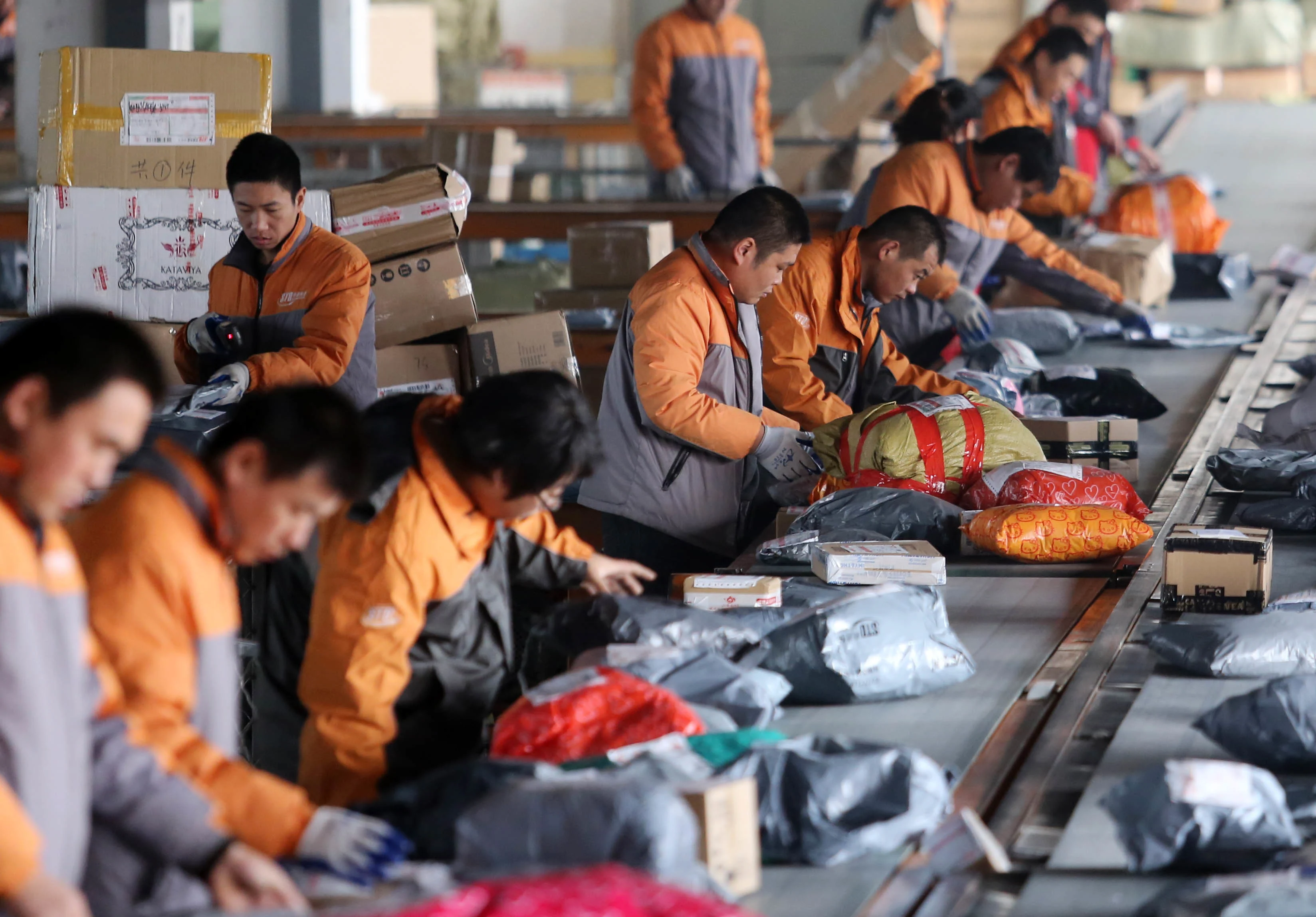 Pakketjes uit China worden vanaf 1 juli euro's duurder door nieuwe Europese regels