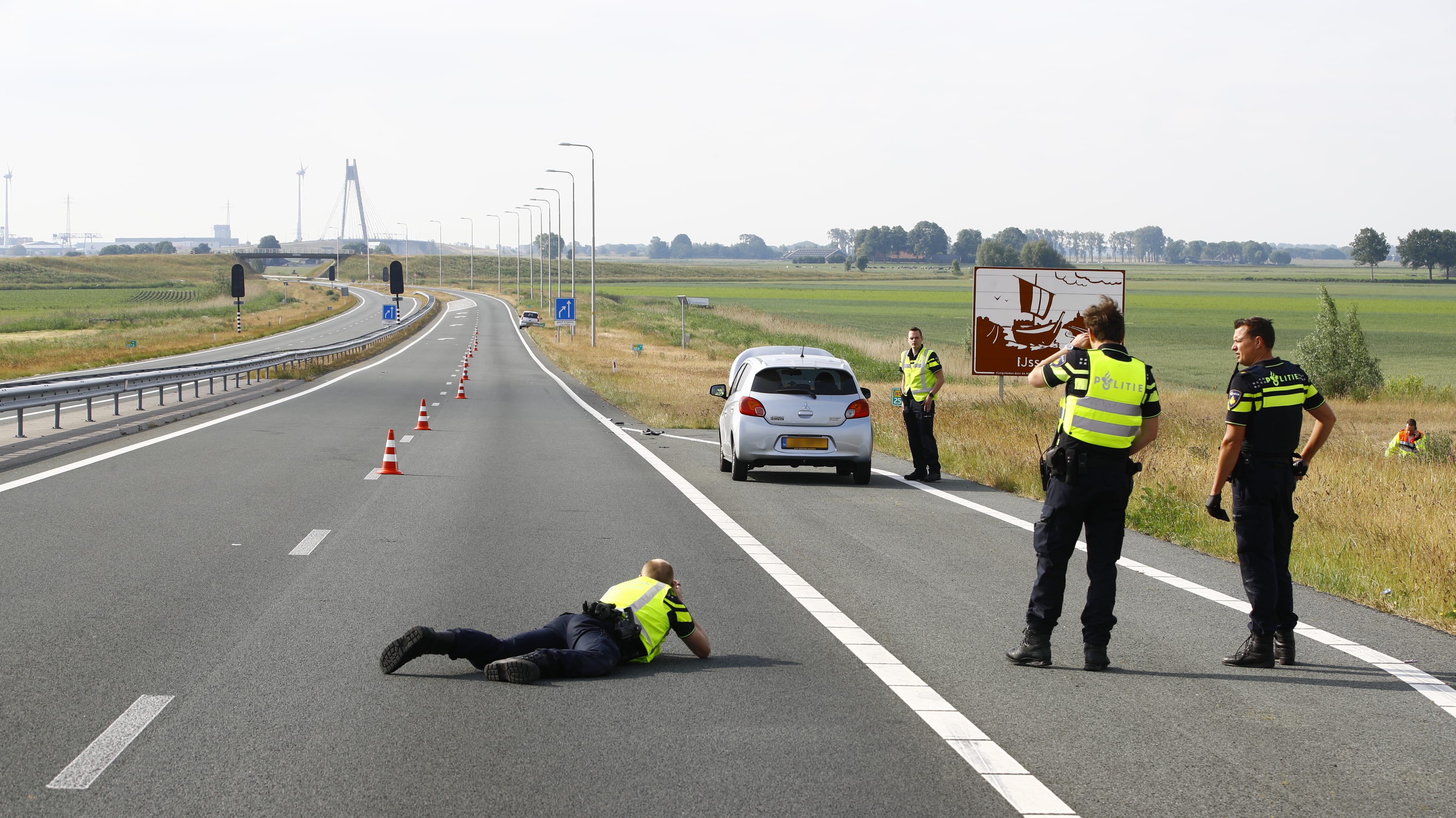 Automobilist met pech overleden na aanrijding bij Kampen