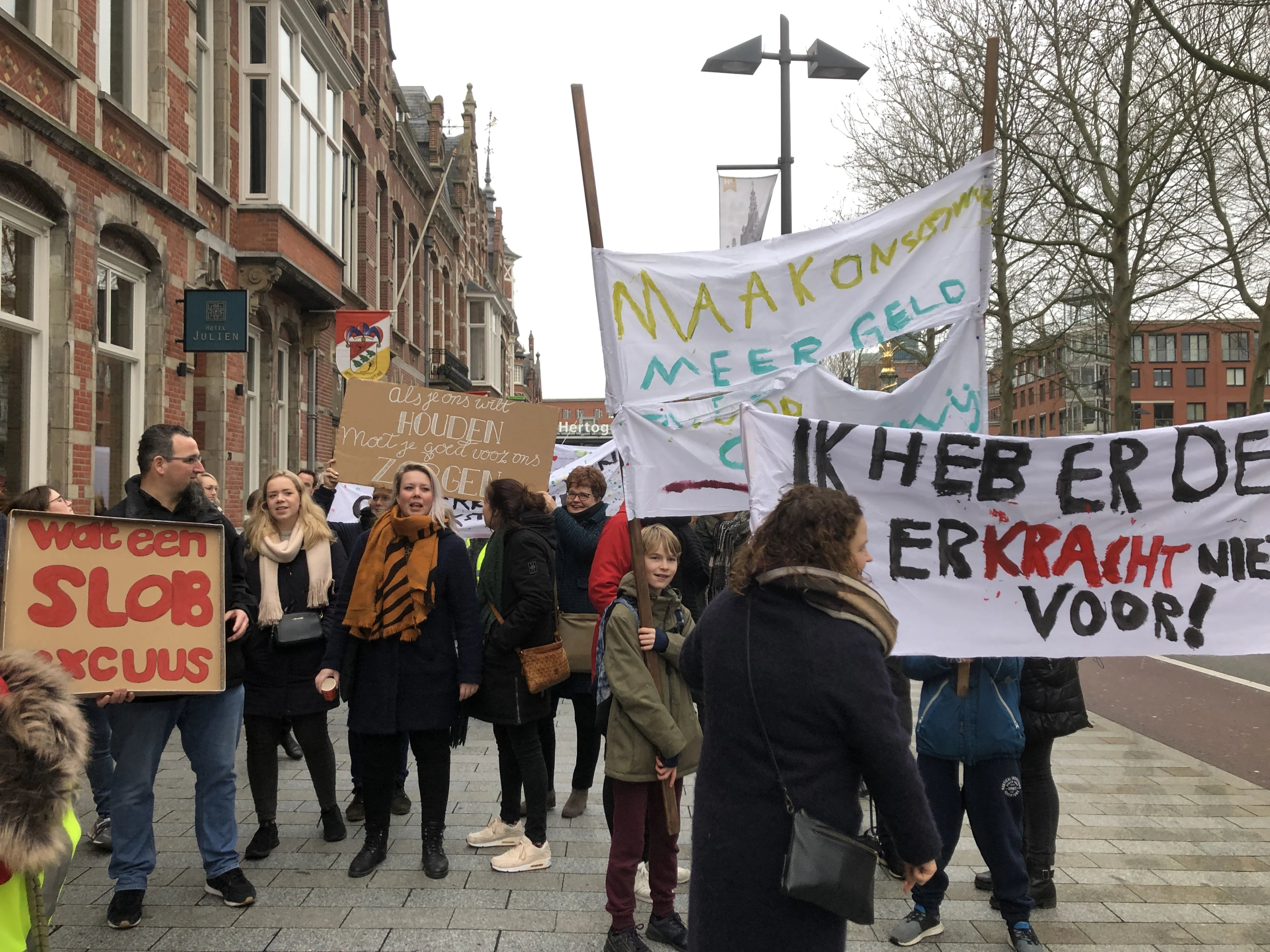 Duizenden leraren op de been in Den Bosch vanwege lerarenstaking