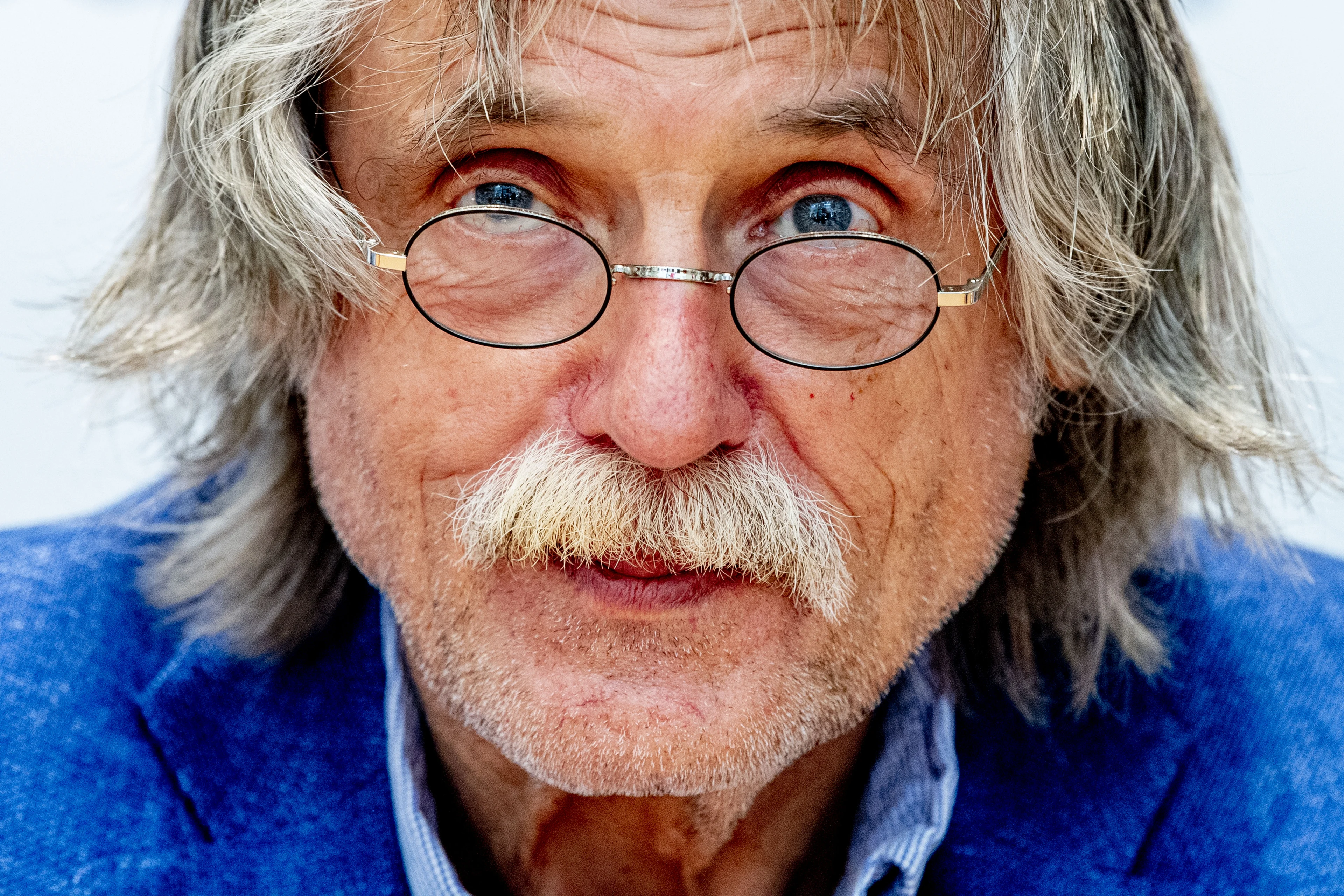 Johan Derksen maakt opwachting in nieuw tv-programma over diversiteit en inclusie