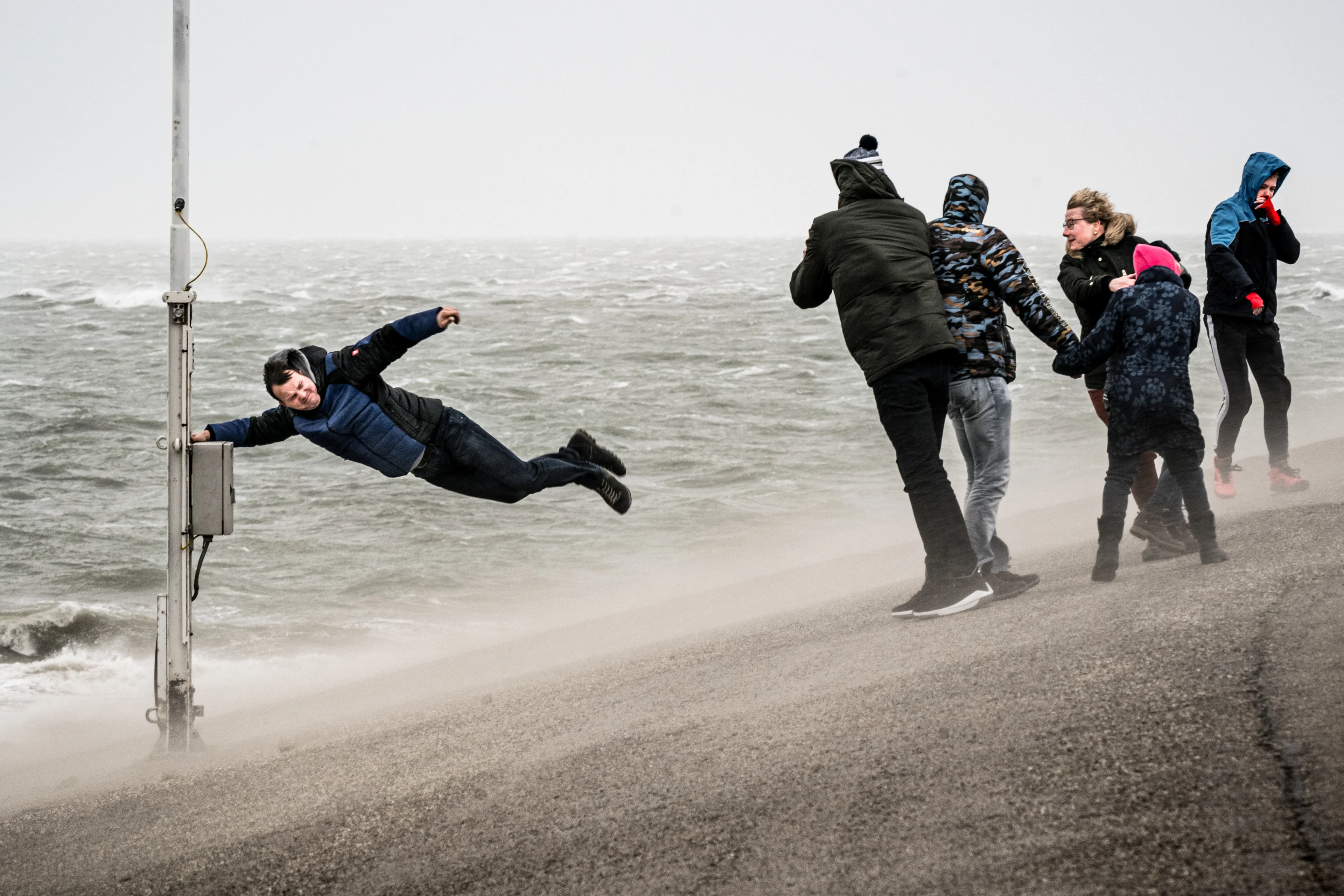 Zomerstorm met windstoten tot 110 kilometer per uur op komst