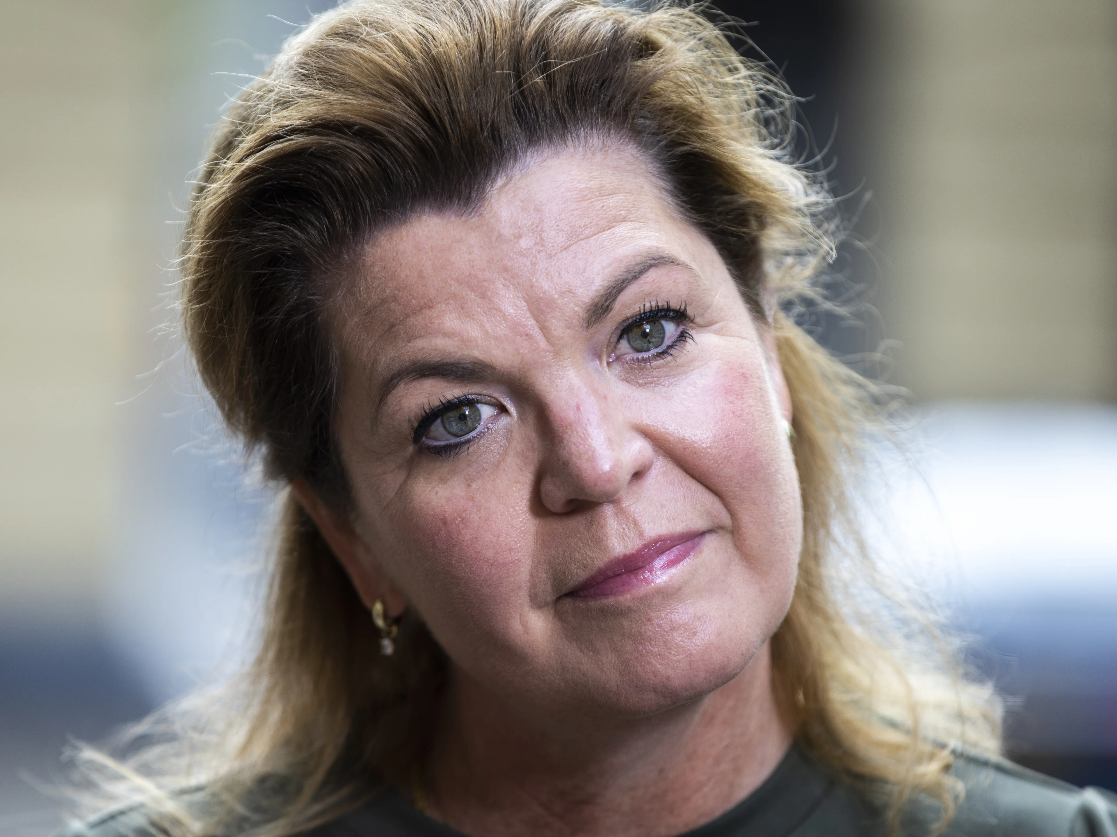 Minister Van der Wal doet aangifte na doodsbedreiging op vrachtwagen