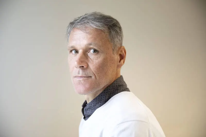 Van Basten roept FIFA-baas op tot actie om wangedrag in voetbal