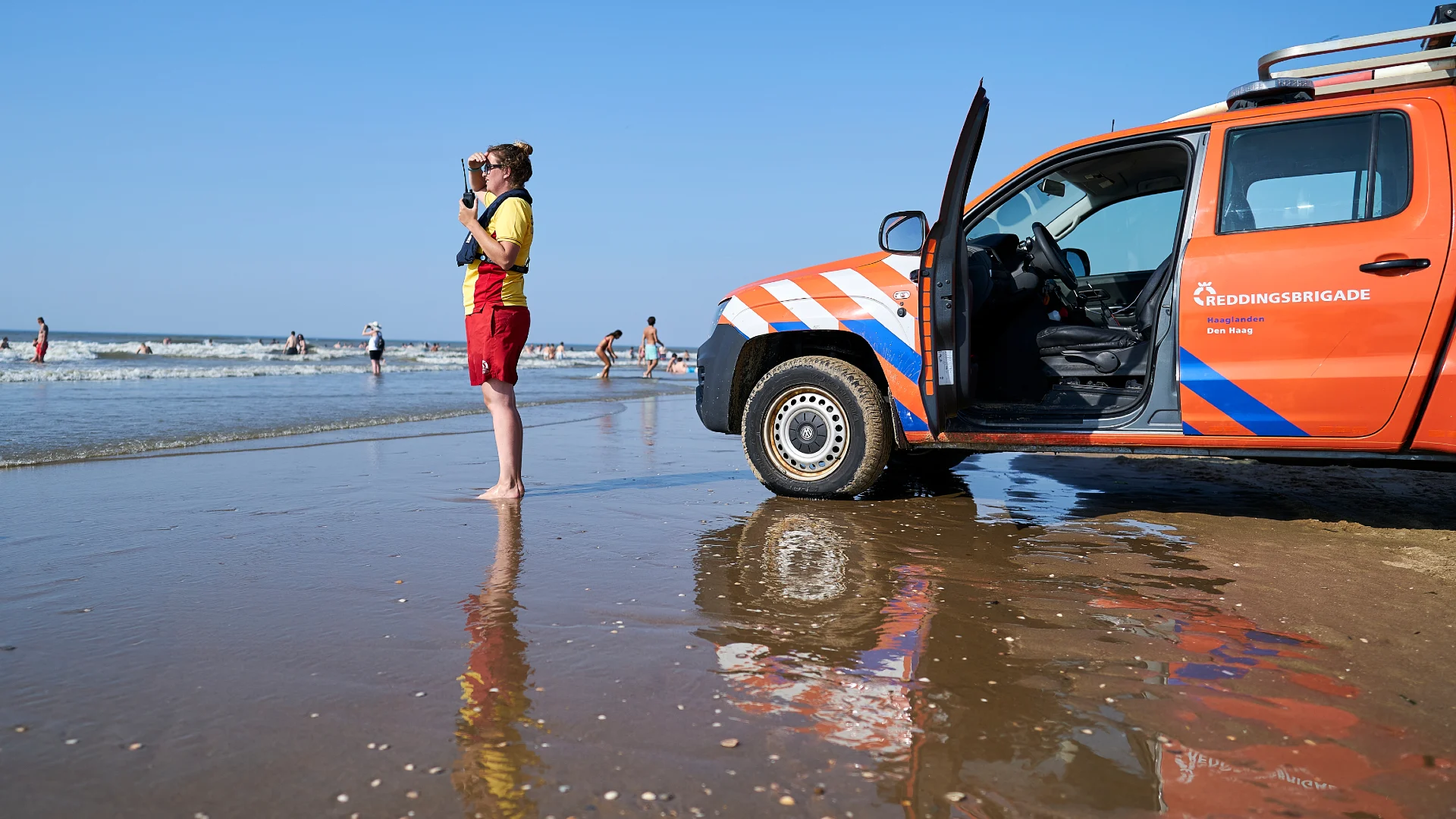 Reddingsbrigade waarschuwt opnieuw voor gevaarlijke zee, rode vlag in Den Haag
