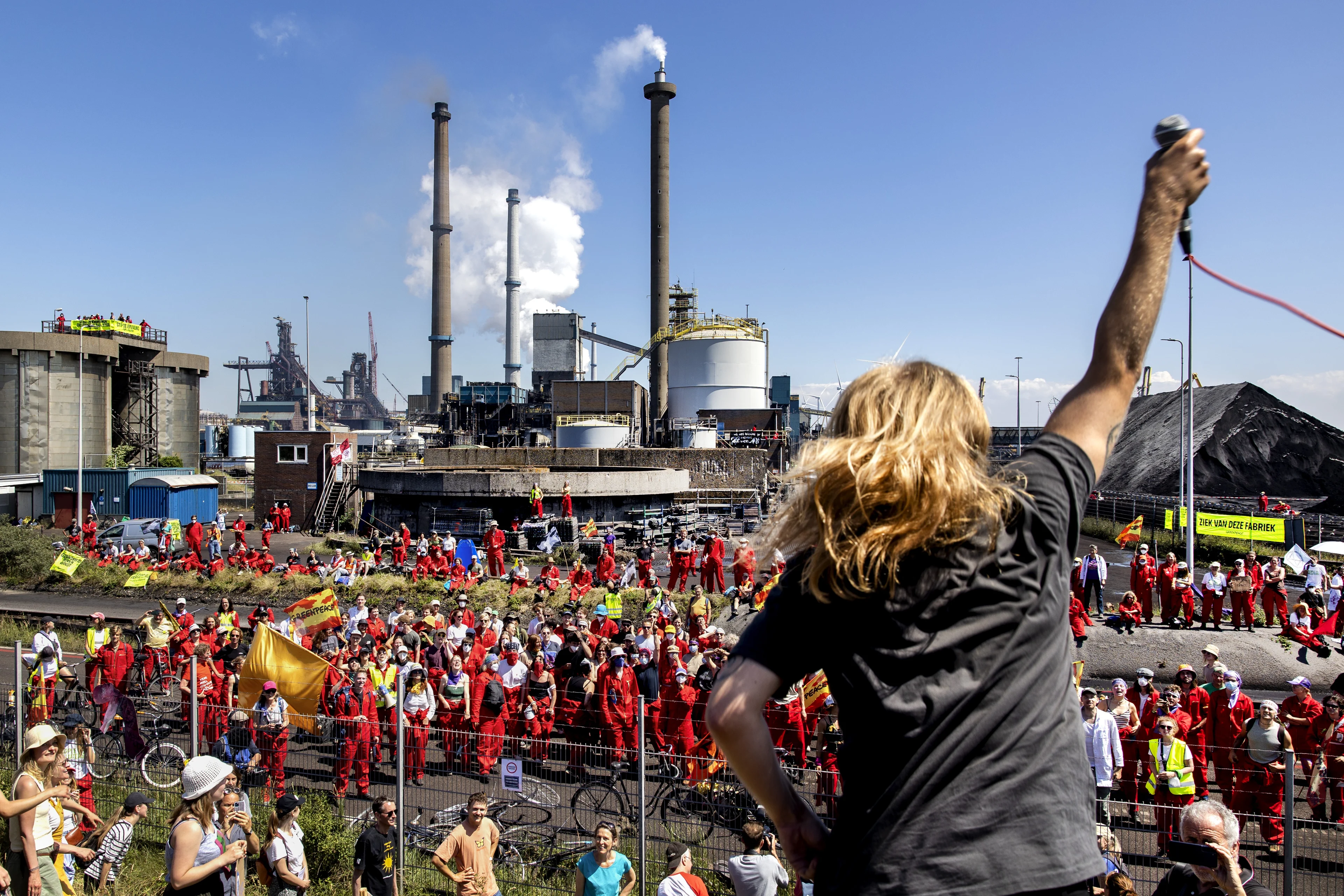 Niemand gearresteerd bij actie klimaatactivisten bij Tata Steel