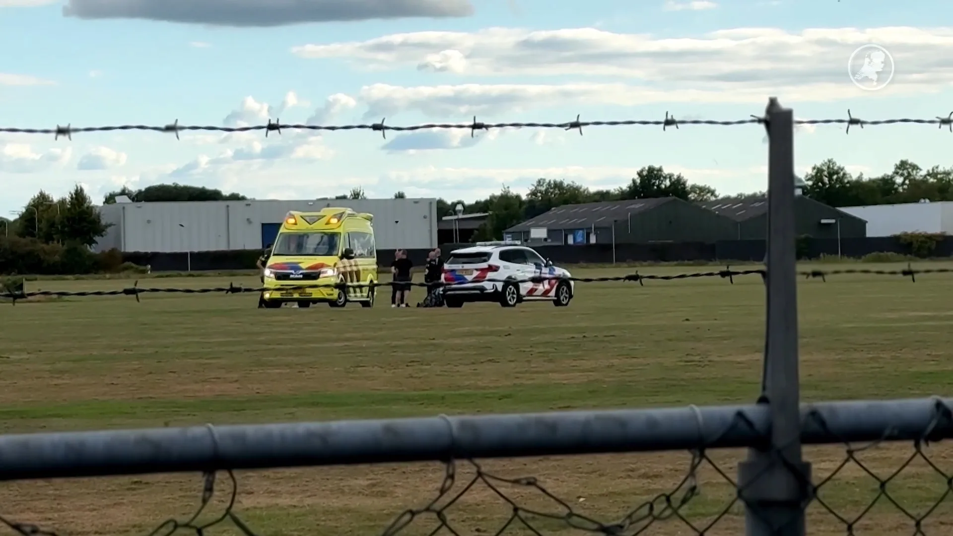 Parachutisten 'botsen in de lucht' en komen hard terecht op grond