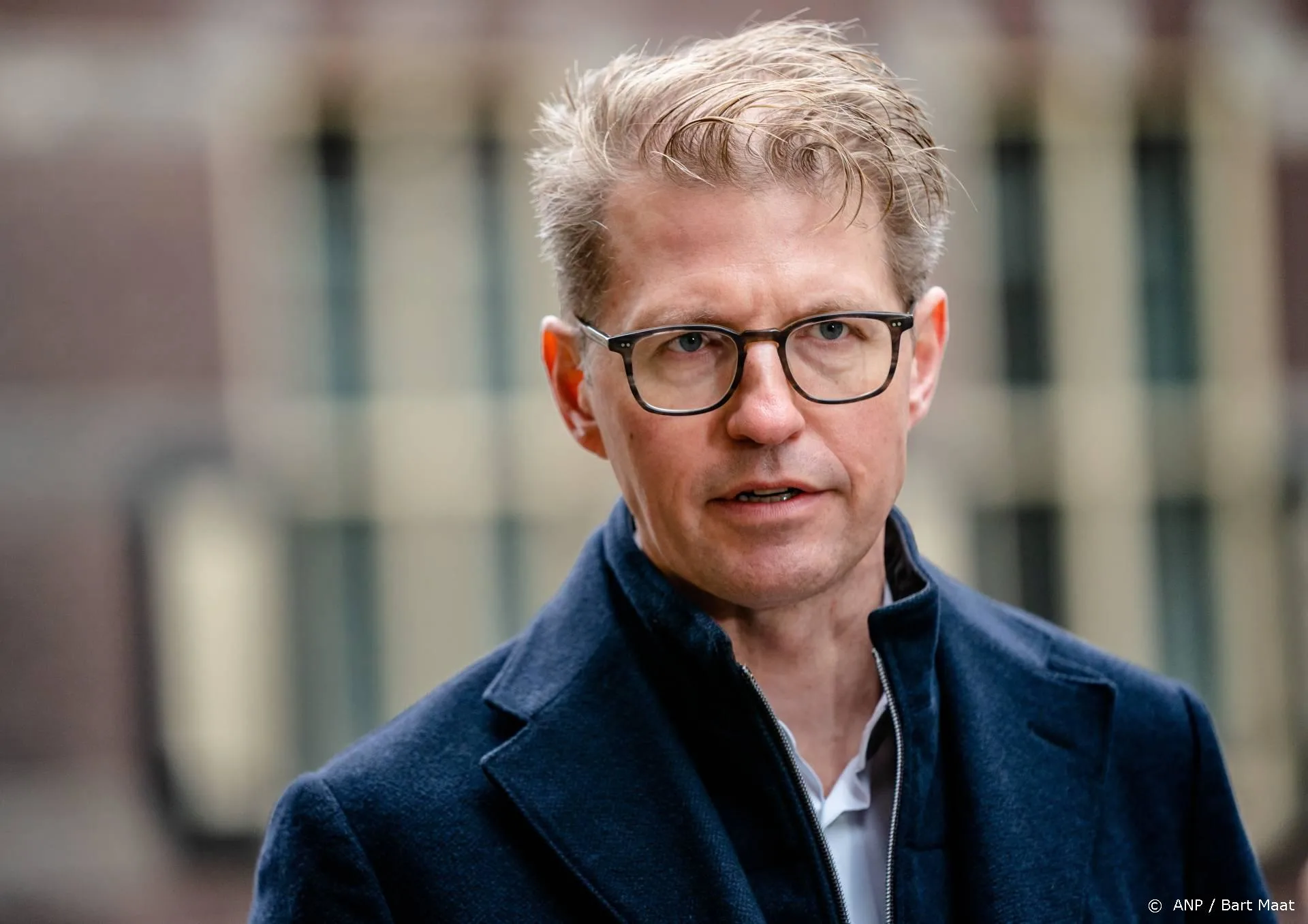 Minister Dekker: interlandelijke adoptie per direct opgeschort