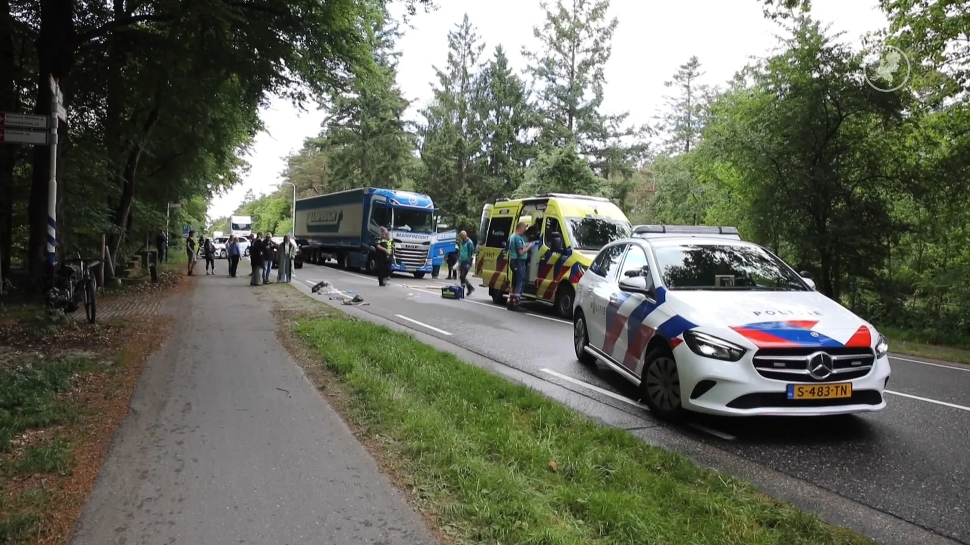 Fietser (73) overleden door aanrijding met vrachtwagen in Beekbergen