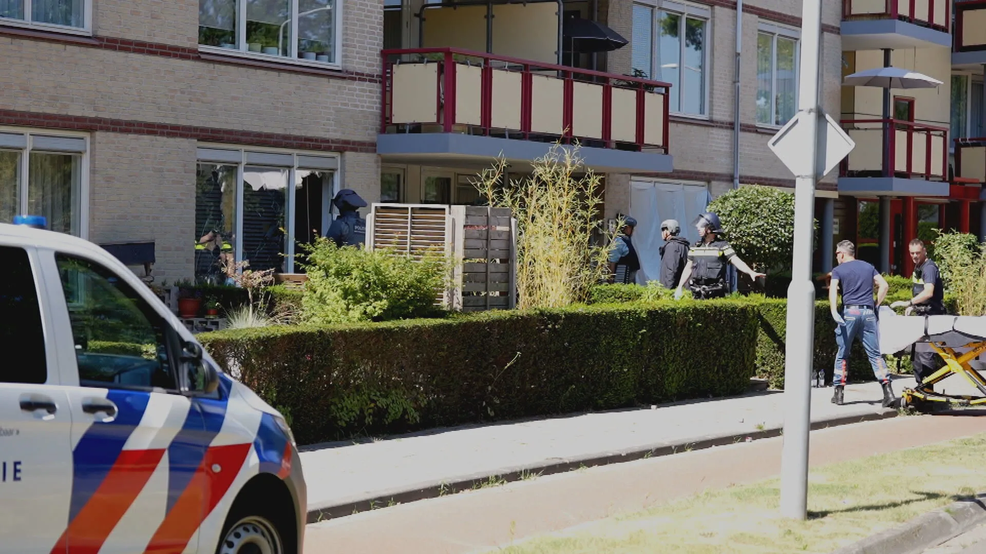 Arrestatieteam haalt man uit woning die agenten bedreigde met slijptol