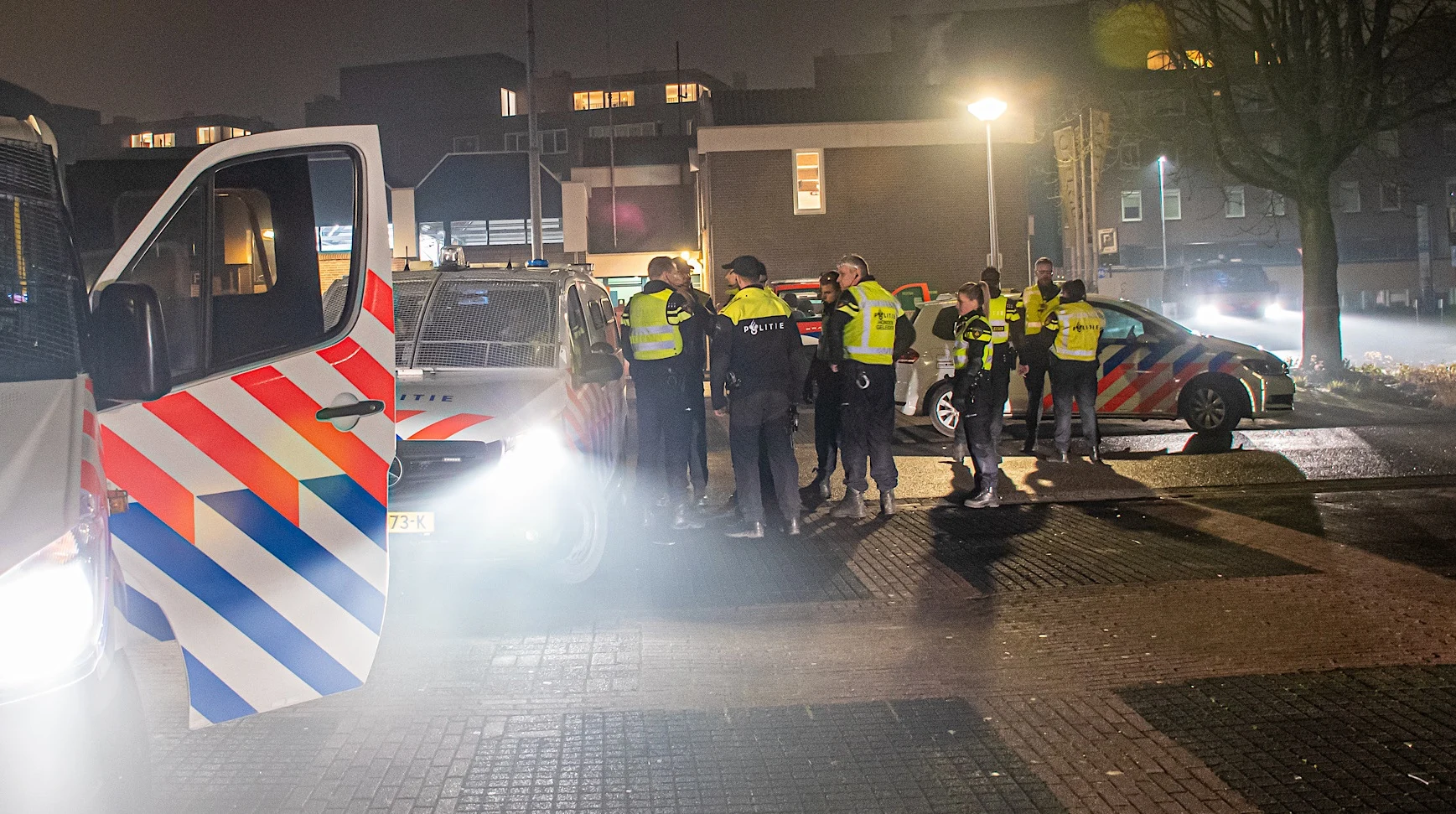 Hulpverleners massaal bekogeld in Nederland: 'Doe normaal'