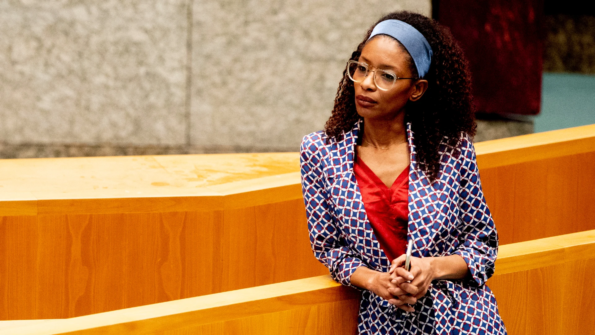 Kamervoorzitter Bergkamp tegen Sylvana Simons: 'Voor iedereen gelden dezelfde regels'