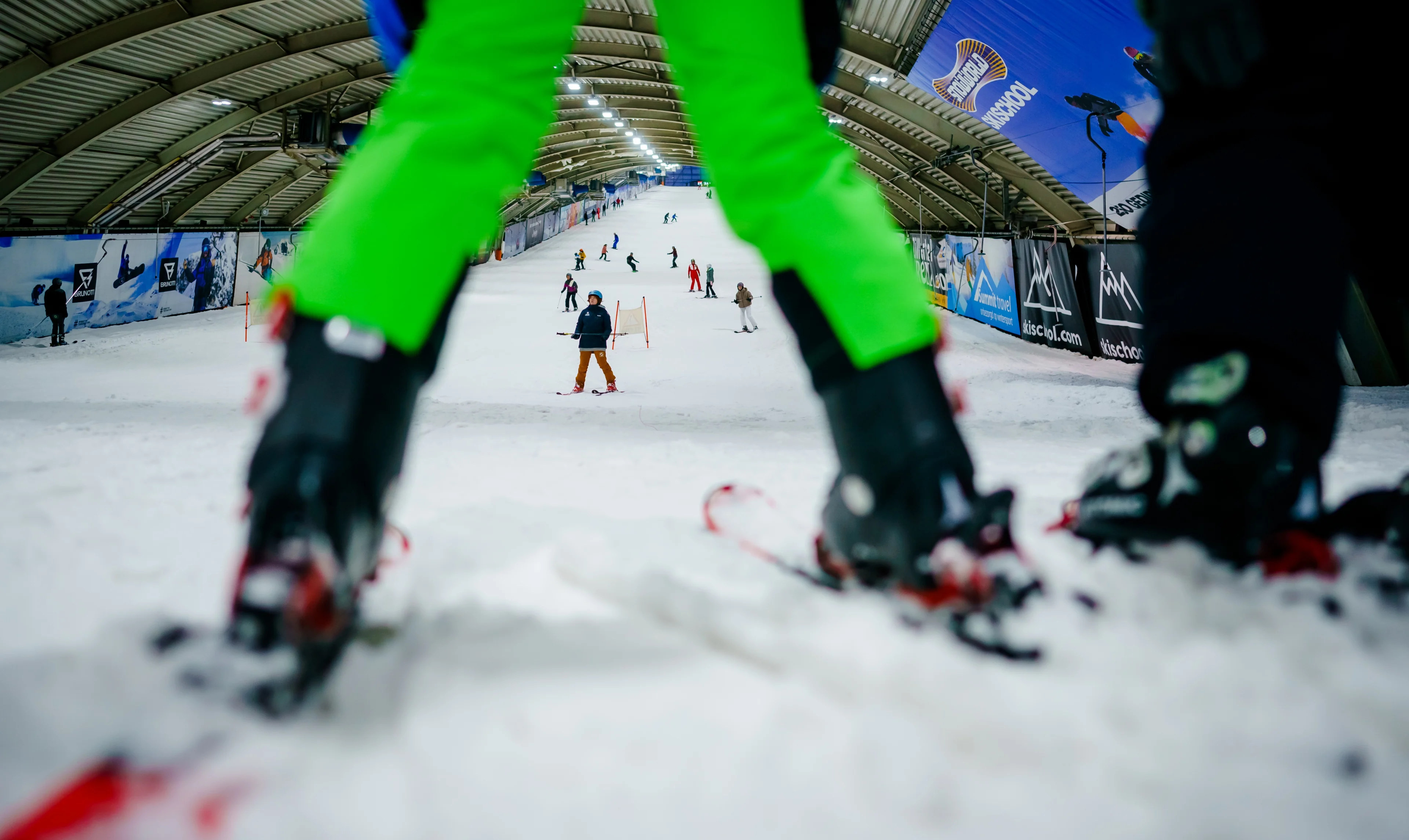 Topdrukte bij indoor-skihallen, mede door slechte sneeuw wintersportgebieden