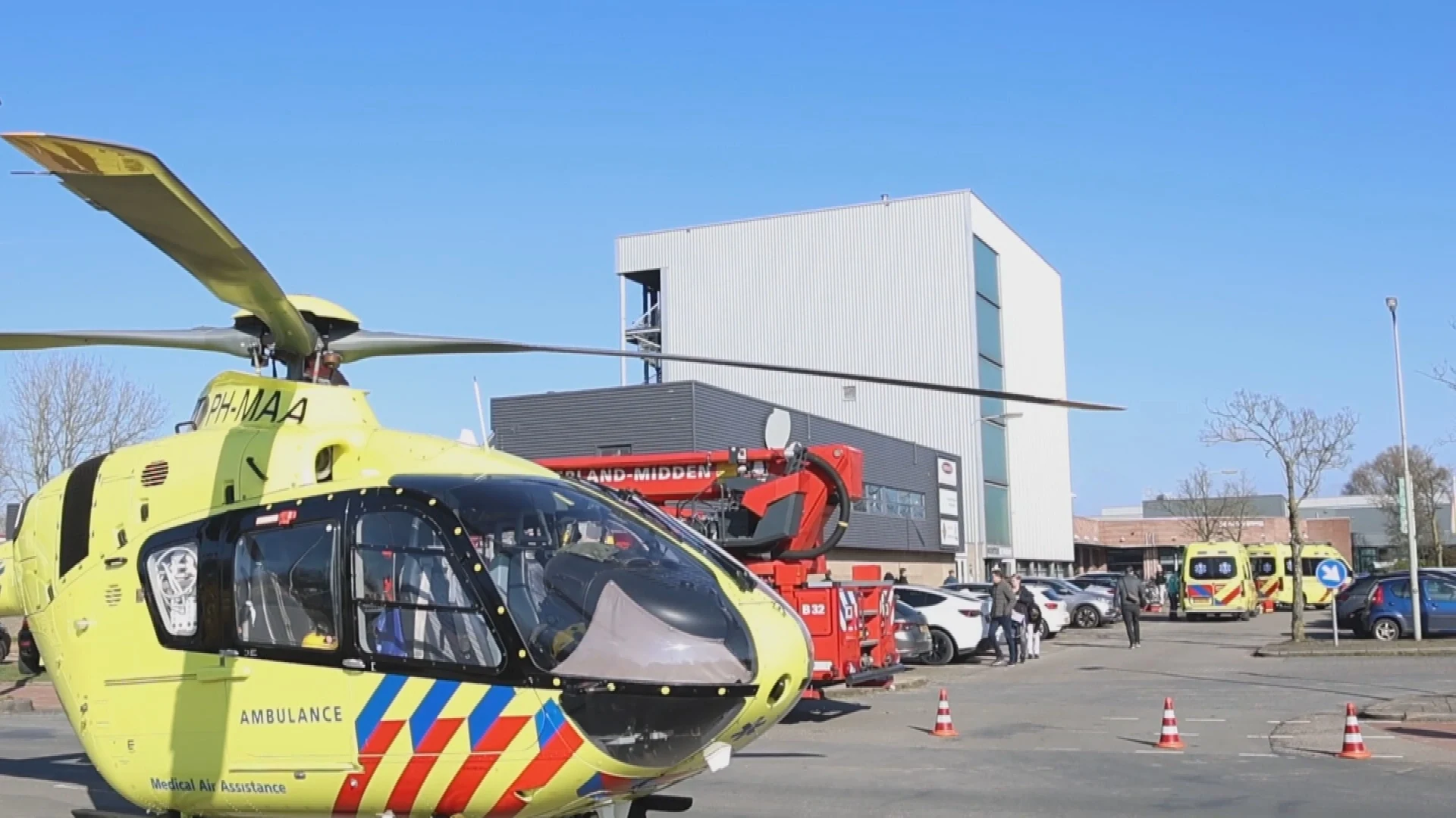 Man (33) valt van klimwand in Arnhem, hulpdiensten massaal ter plaatse