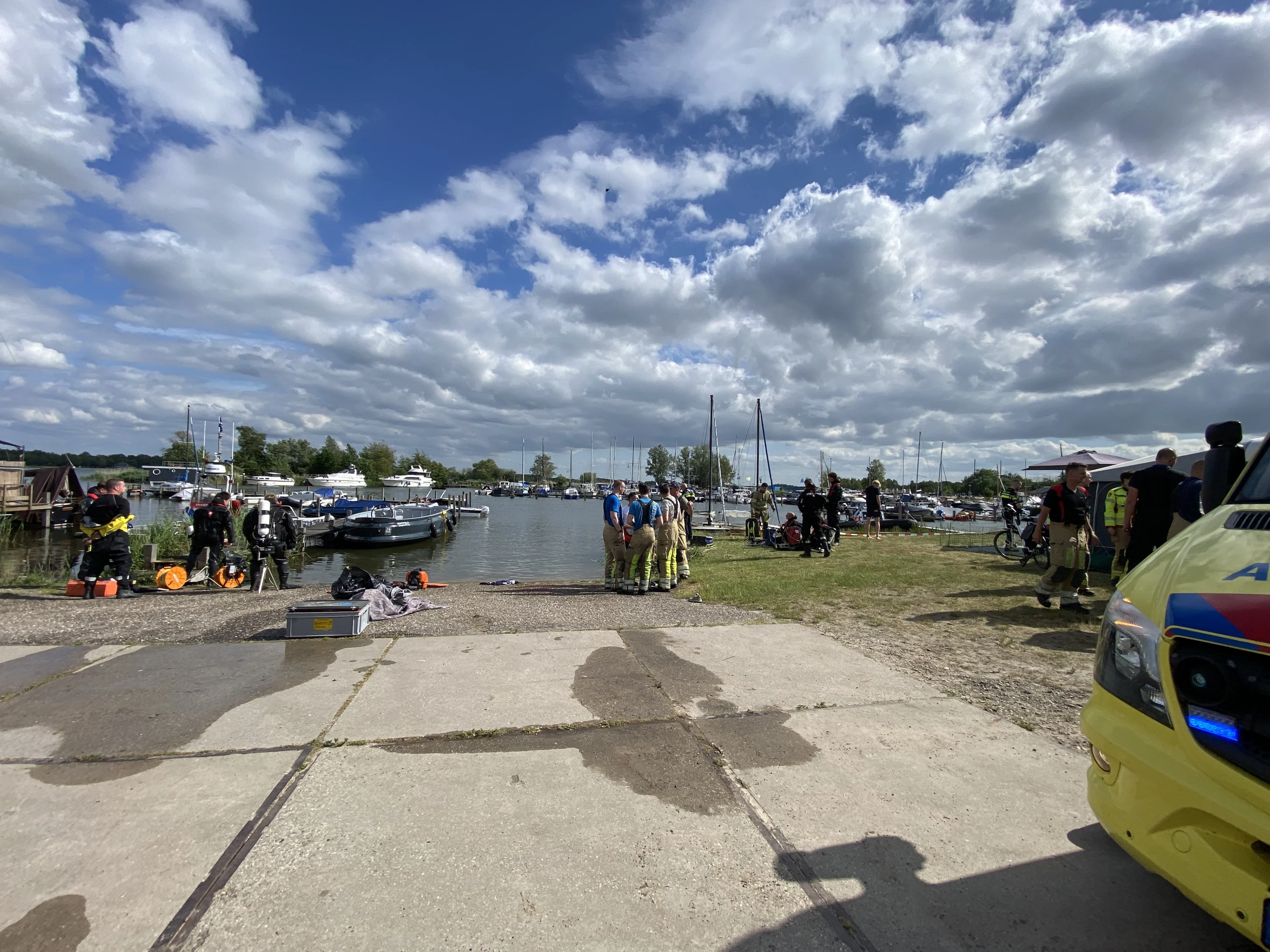 Middagje varen eindigt in drama voor vriendengroep: jongen (18) overlijdt na afschuwelijk ongeluk