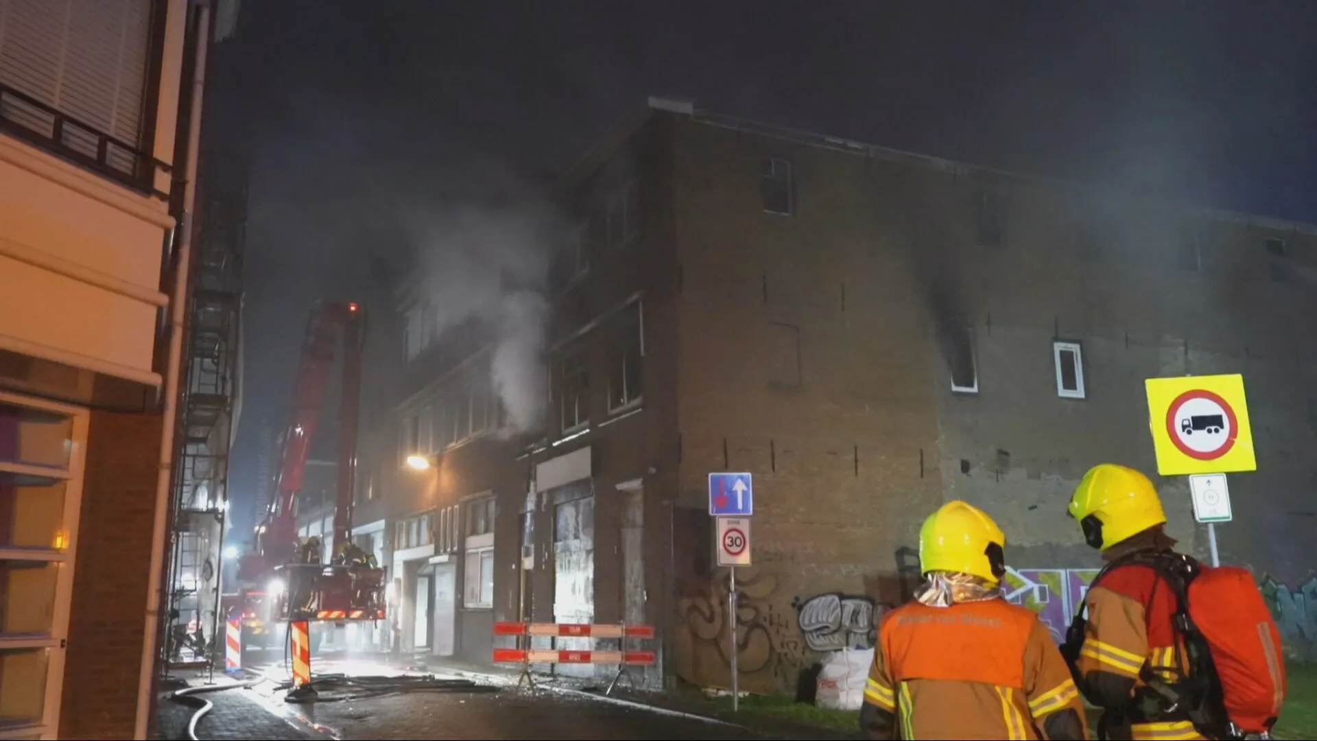 Grote brand in meerdere woningen in centrum Schiedam
