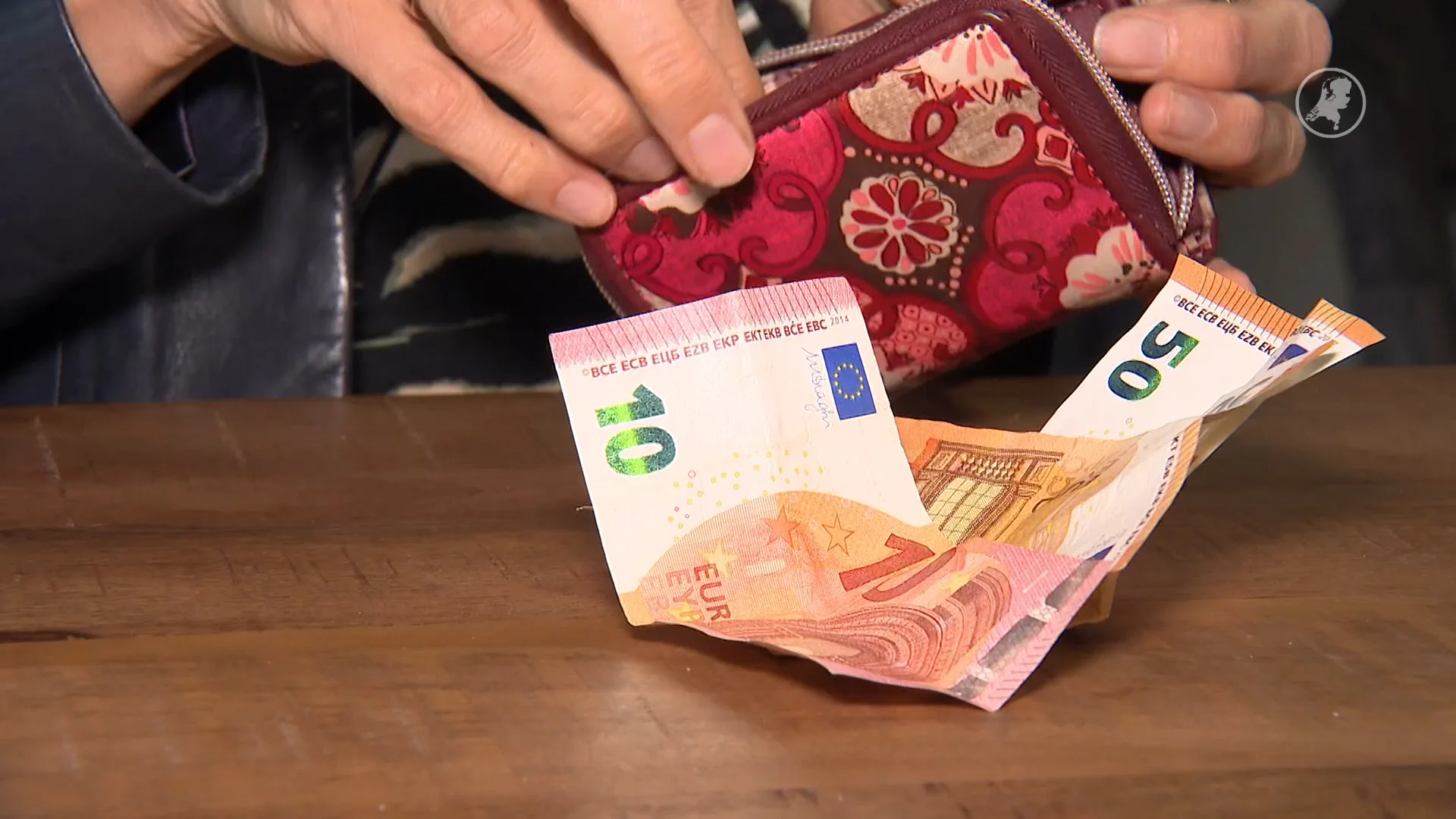 Wie heeft er nog cash in huis?