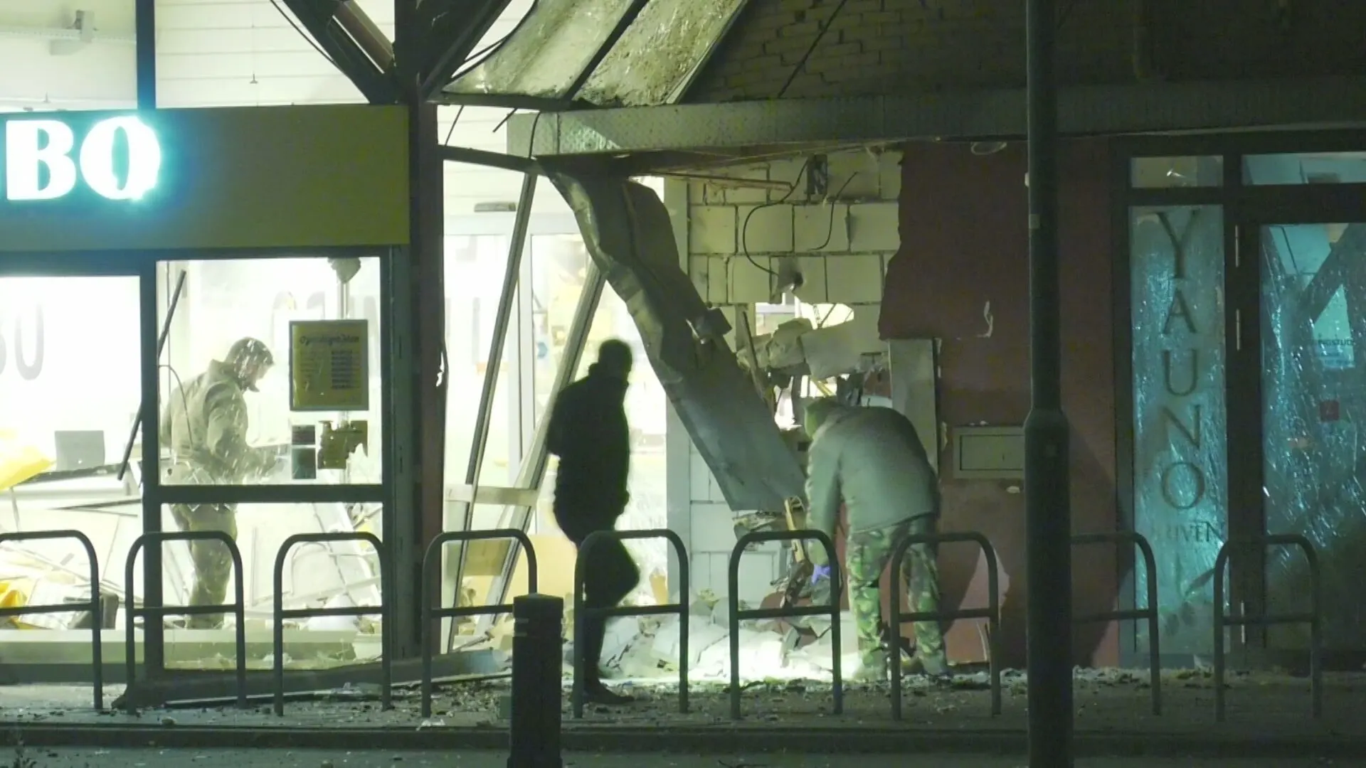 Ravage na plofkraak in Westervoort, een van de daders mogelijk gewond