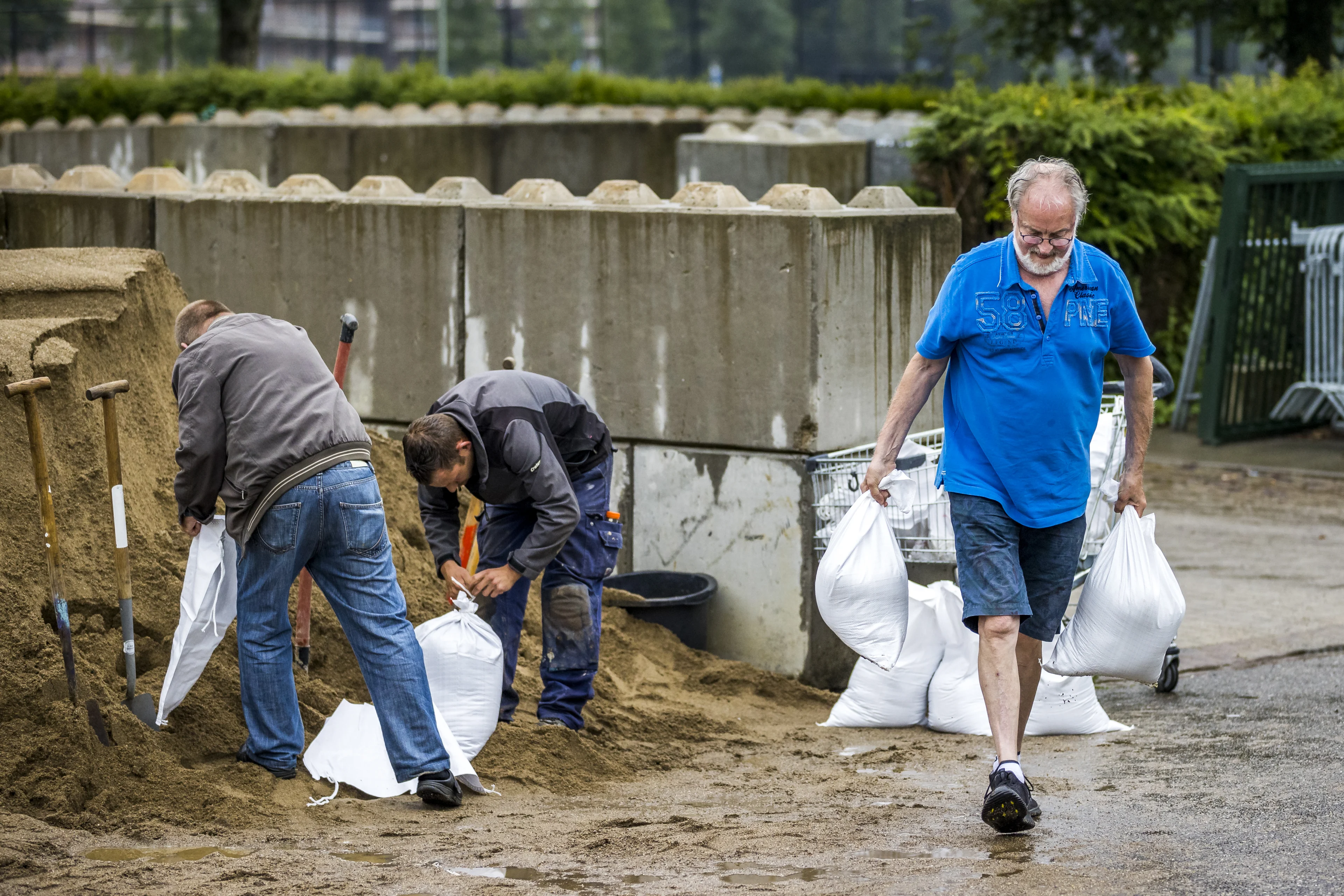 Limburg zet zich schrap voor meer wateroverlast: 'Buien houden misschien tot vrijdagochtend aan'