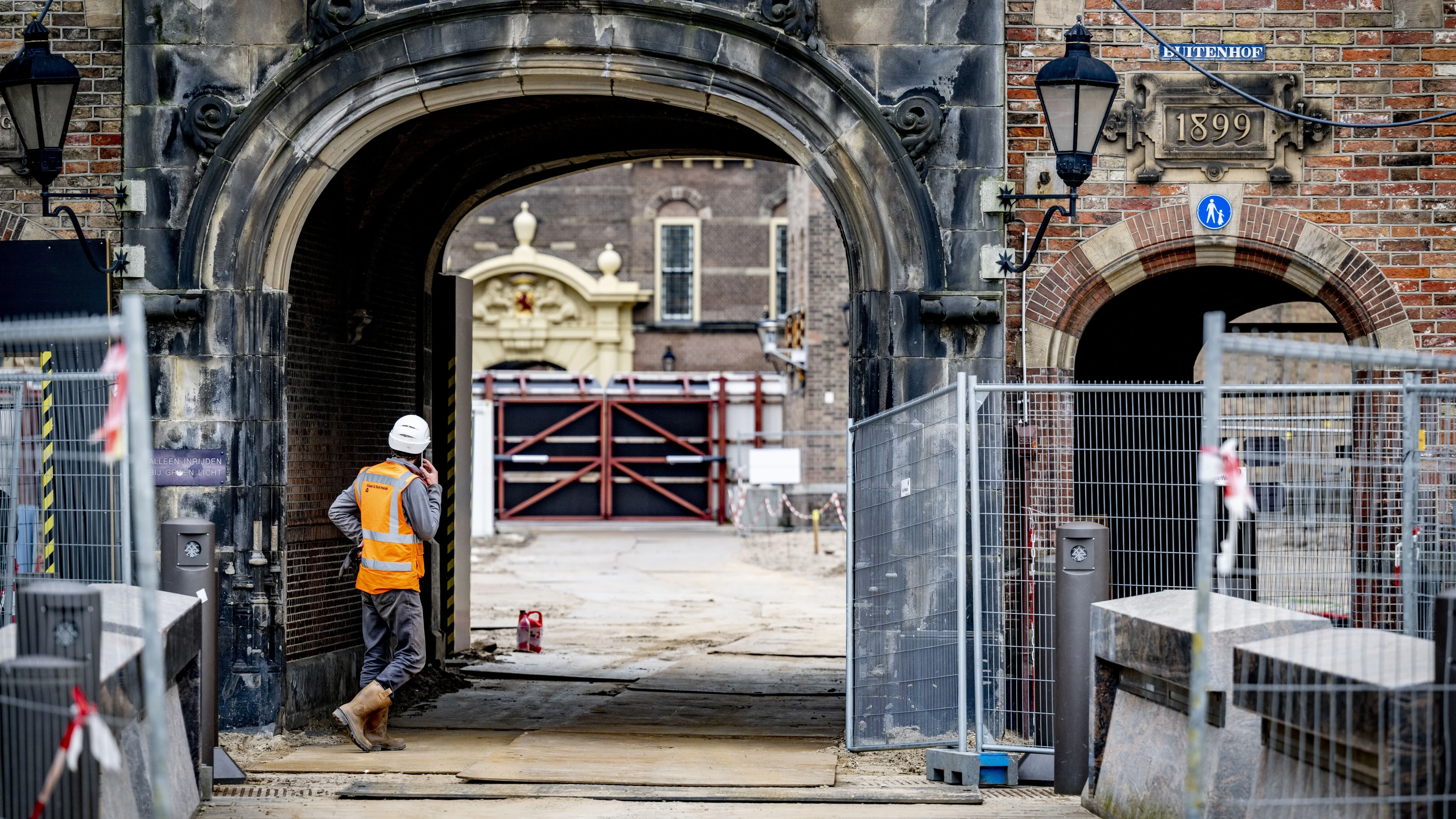 Renovatie Binnenhof mogelijk nóg later klaar door gesteggel over planning