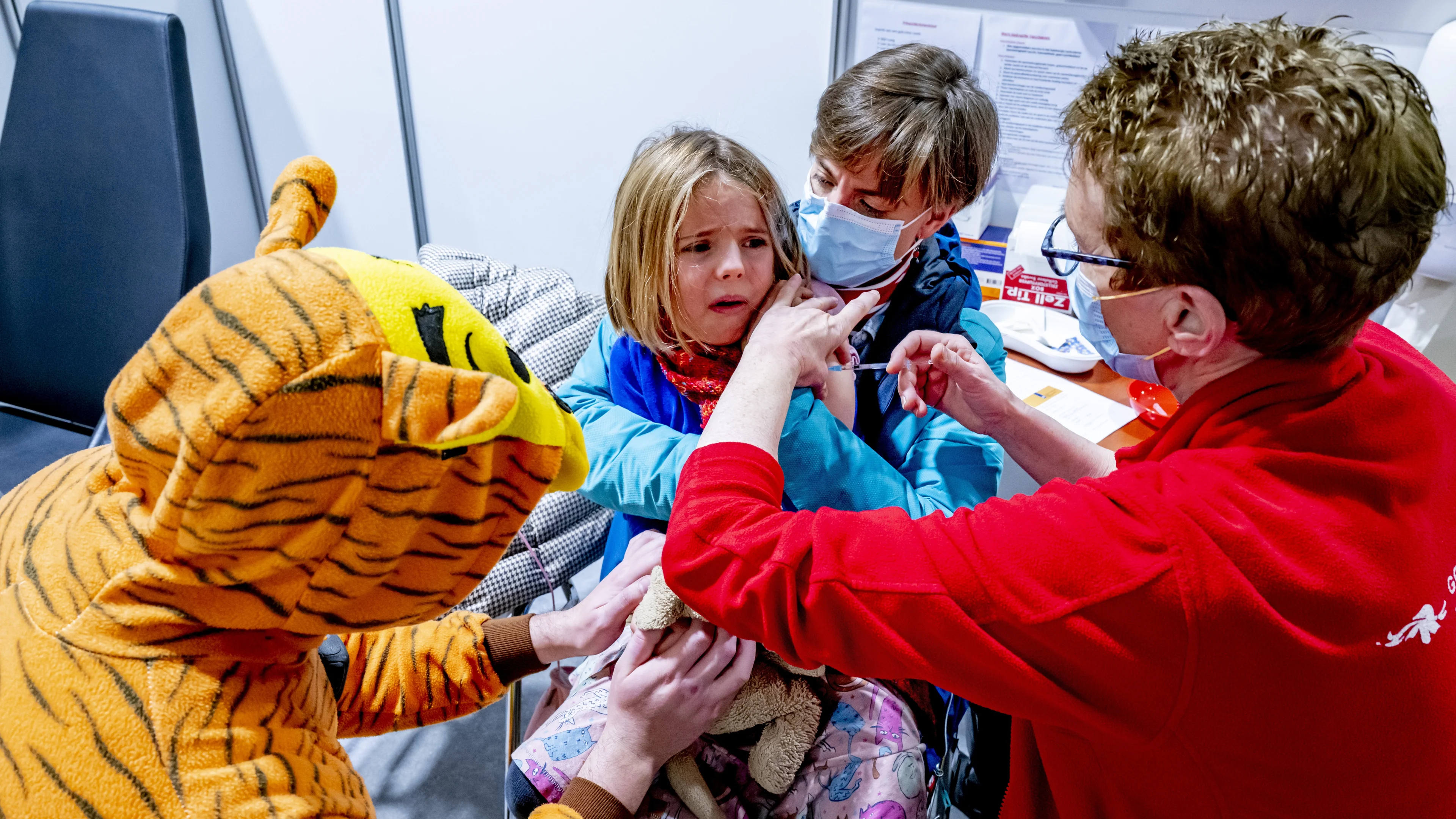 Advies: gezond kind onder 12 heeft geen coronaprik nodig