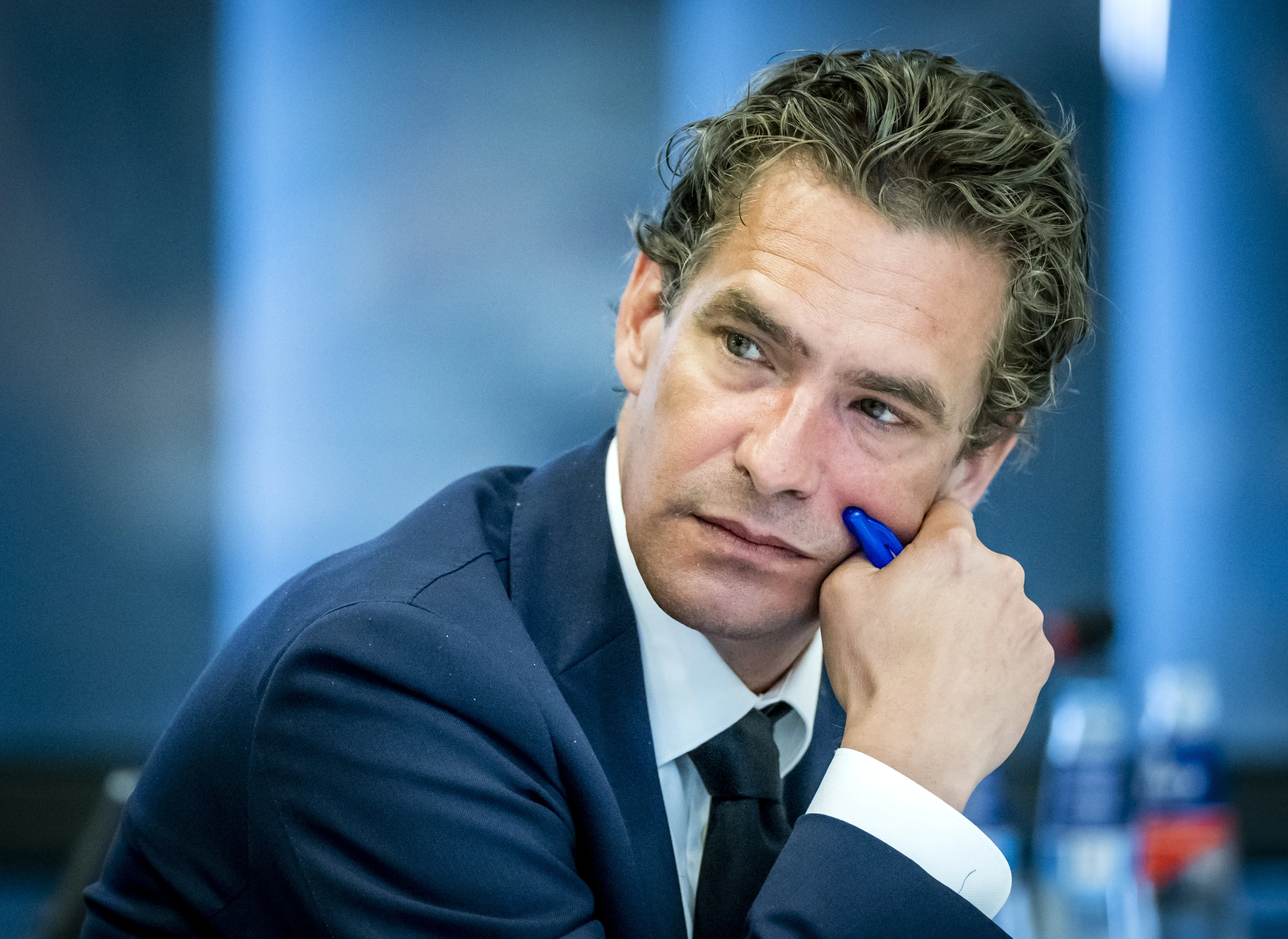 Minister Van 't Wout heeft burn-out, vervangen door Blok