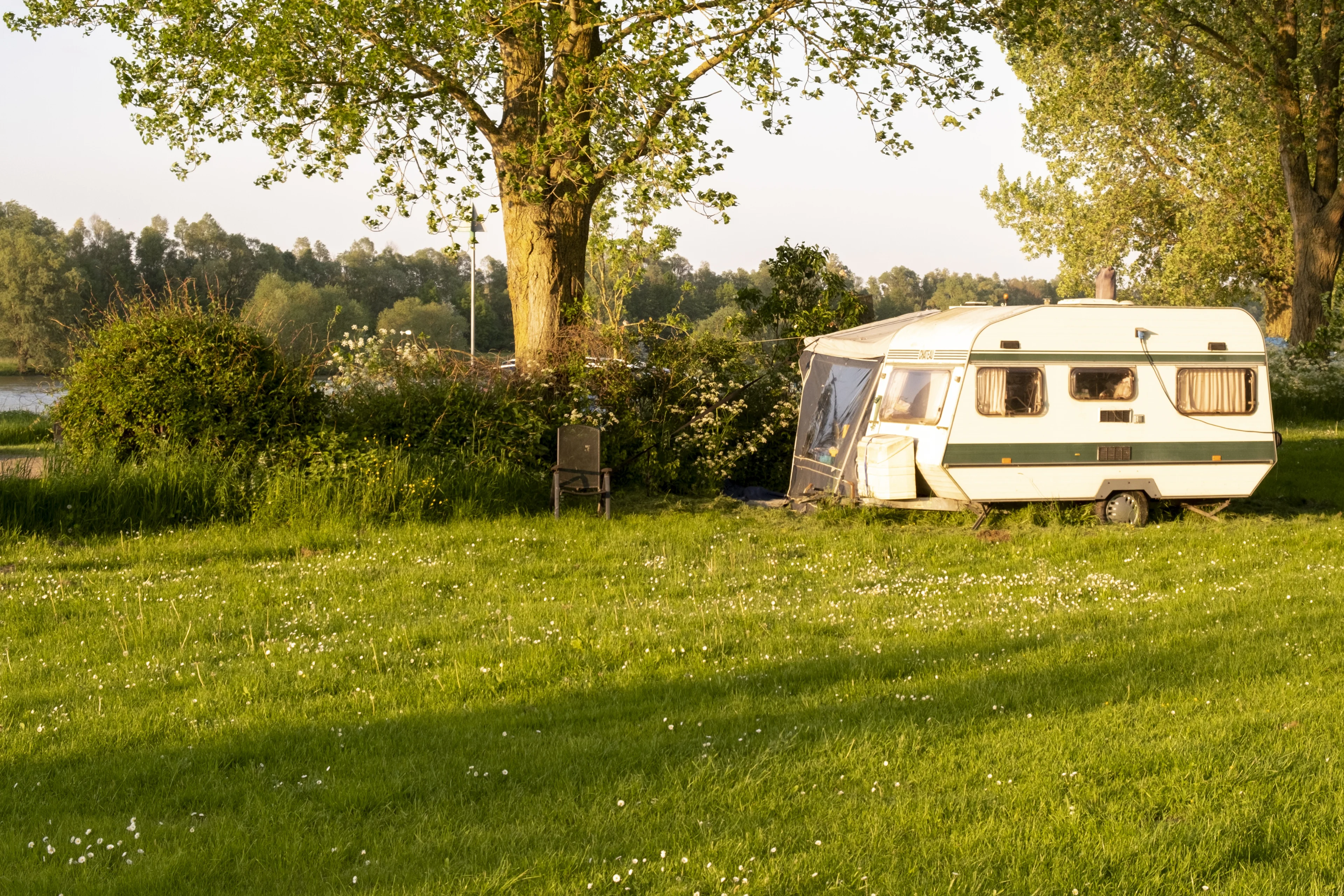 Eén op de drie past vakantieplannen aan vanwege prijsstijgingen