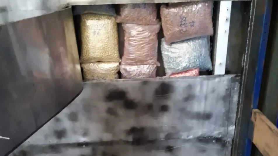 Spectaculaire drugsvangst in Almere: 600.000 xtc-pillen in verborgen ruimte vrachtwagen 