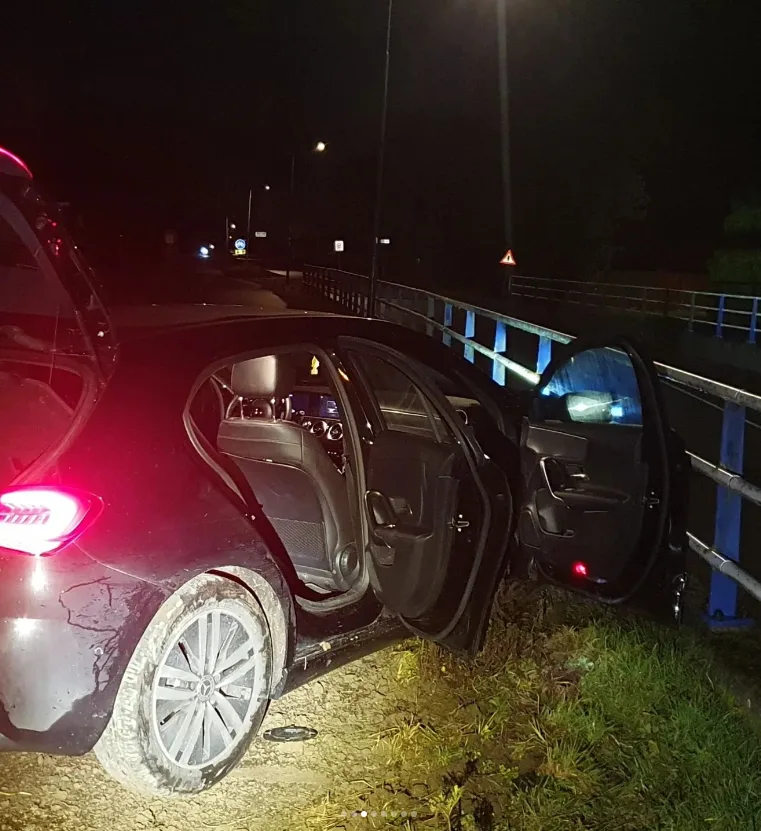 Spookrijdende snelheidsduivel crasht na politieachtervolging