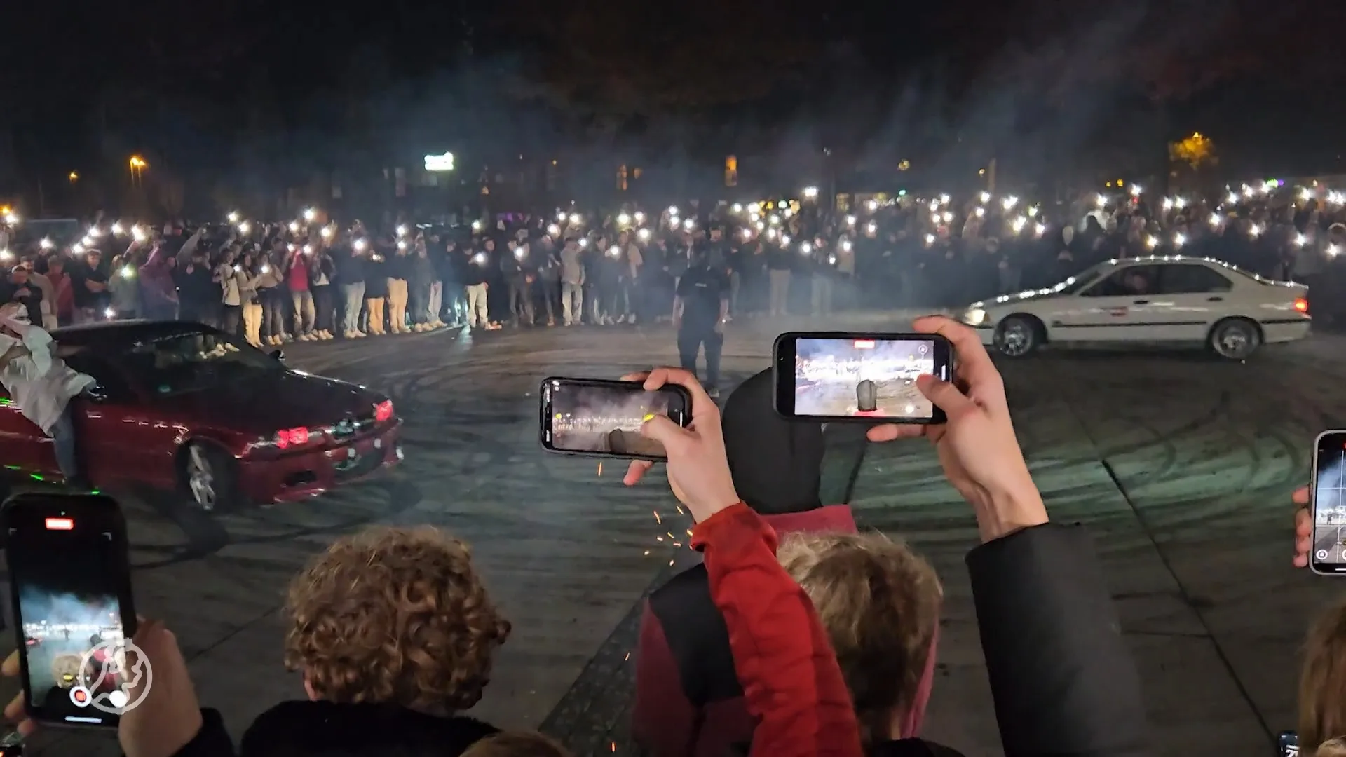 ZIEN: Grote carmeeting met honderden mensen en vuurwerk zorgt voor grimmige sfeer in Emmen