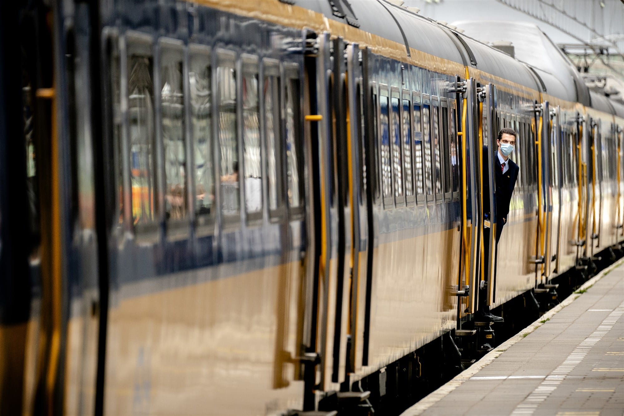 Vier mannen opgepakt voor mishandelen conducteur in Haarlem