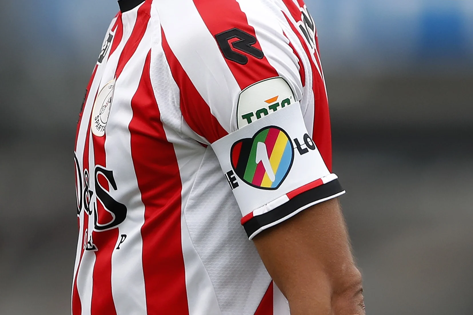 KNVB stopt tijdelijk met OneLove-actie na ophef weigering Rotterdamse aanvoerders