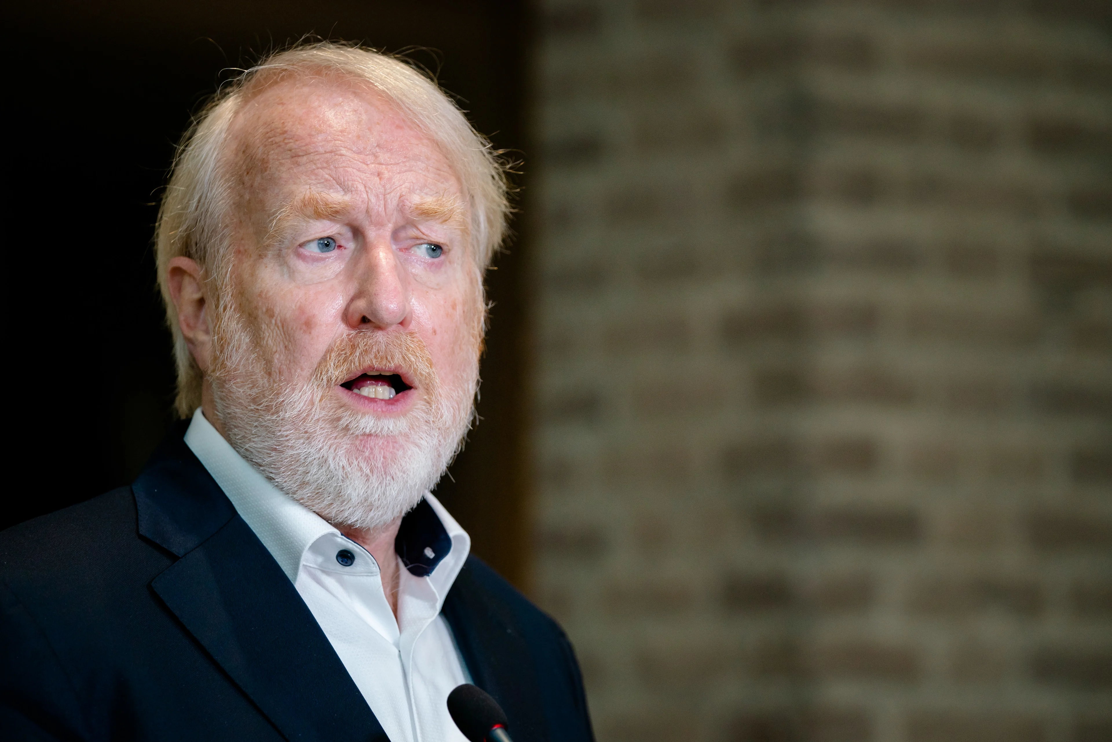 Bedreigingen en beschuldigingen zetten leven Jaap van Dissel 'volledig op zijn kop'