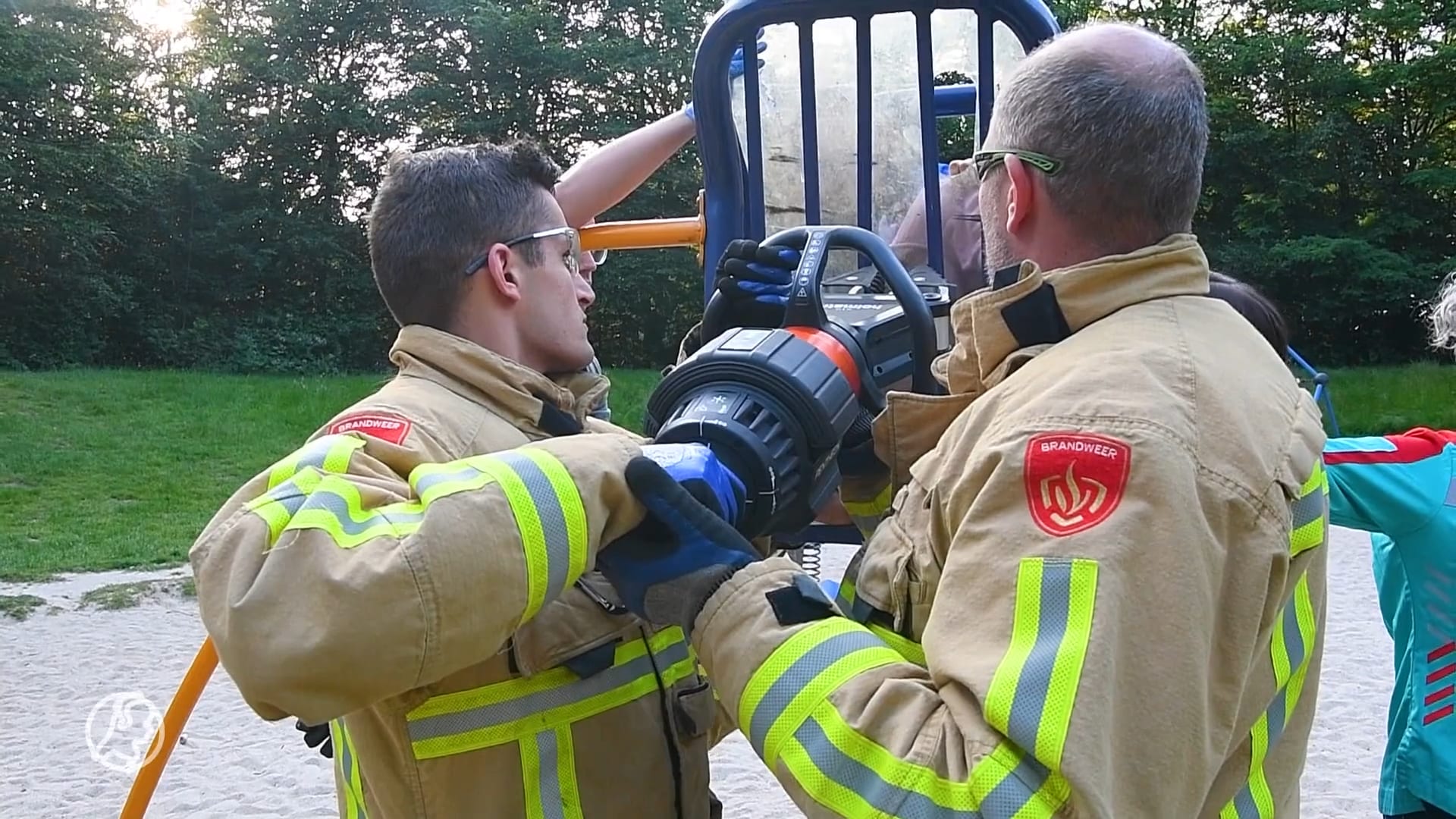 Meisje (3) vast in glijbaan in Veldhoven