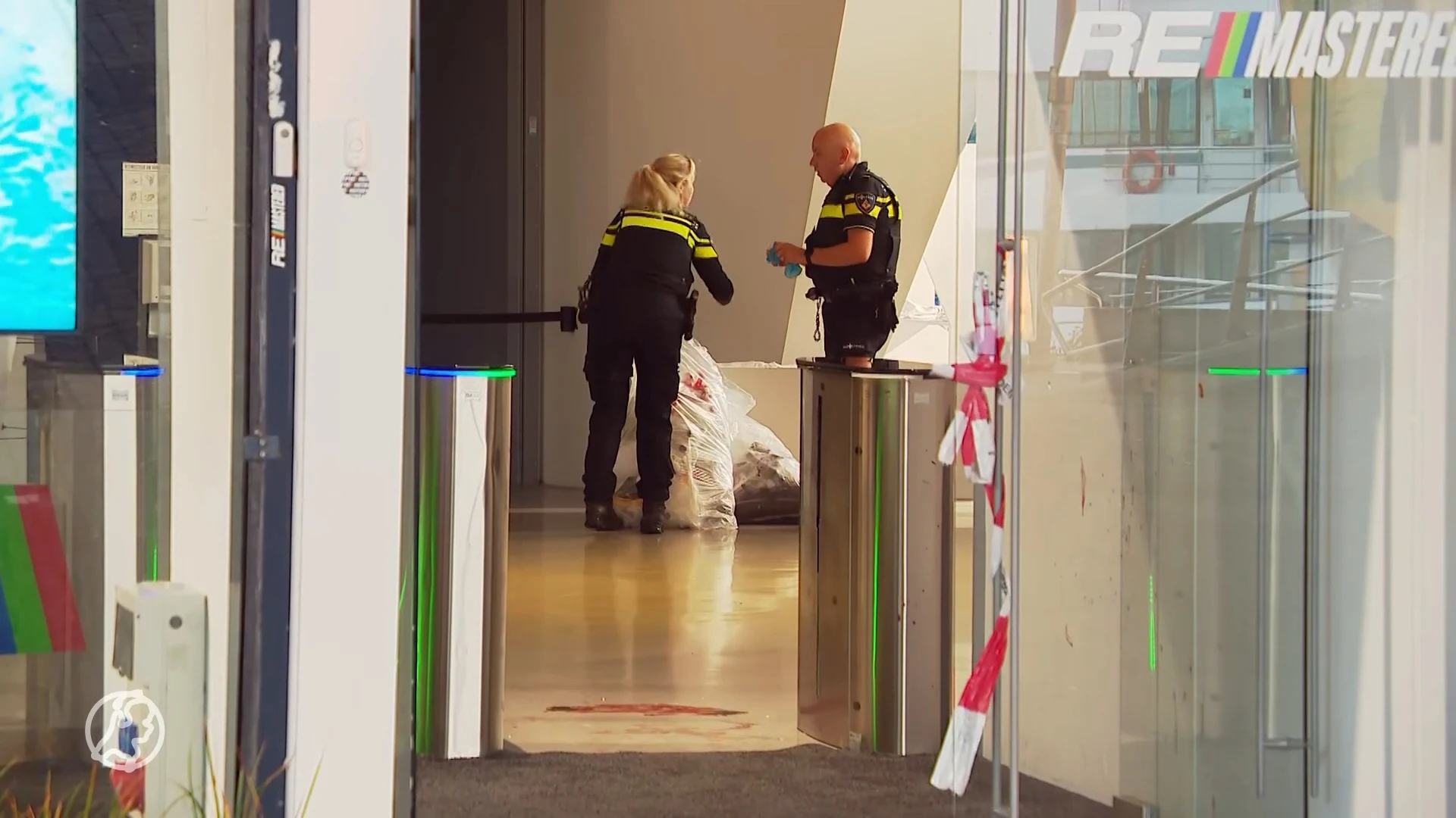 Bloemen op plek dodelijke steekpartij Rotterdam: 'Niet wijken voor zinloos geweld'