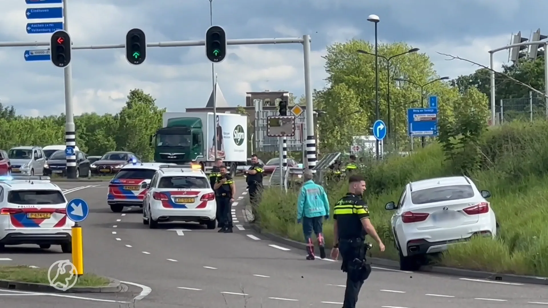 Politieachtervolging eindigt in ernstig ongeluk met meerdere voertuigen in Maastricht