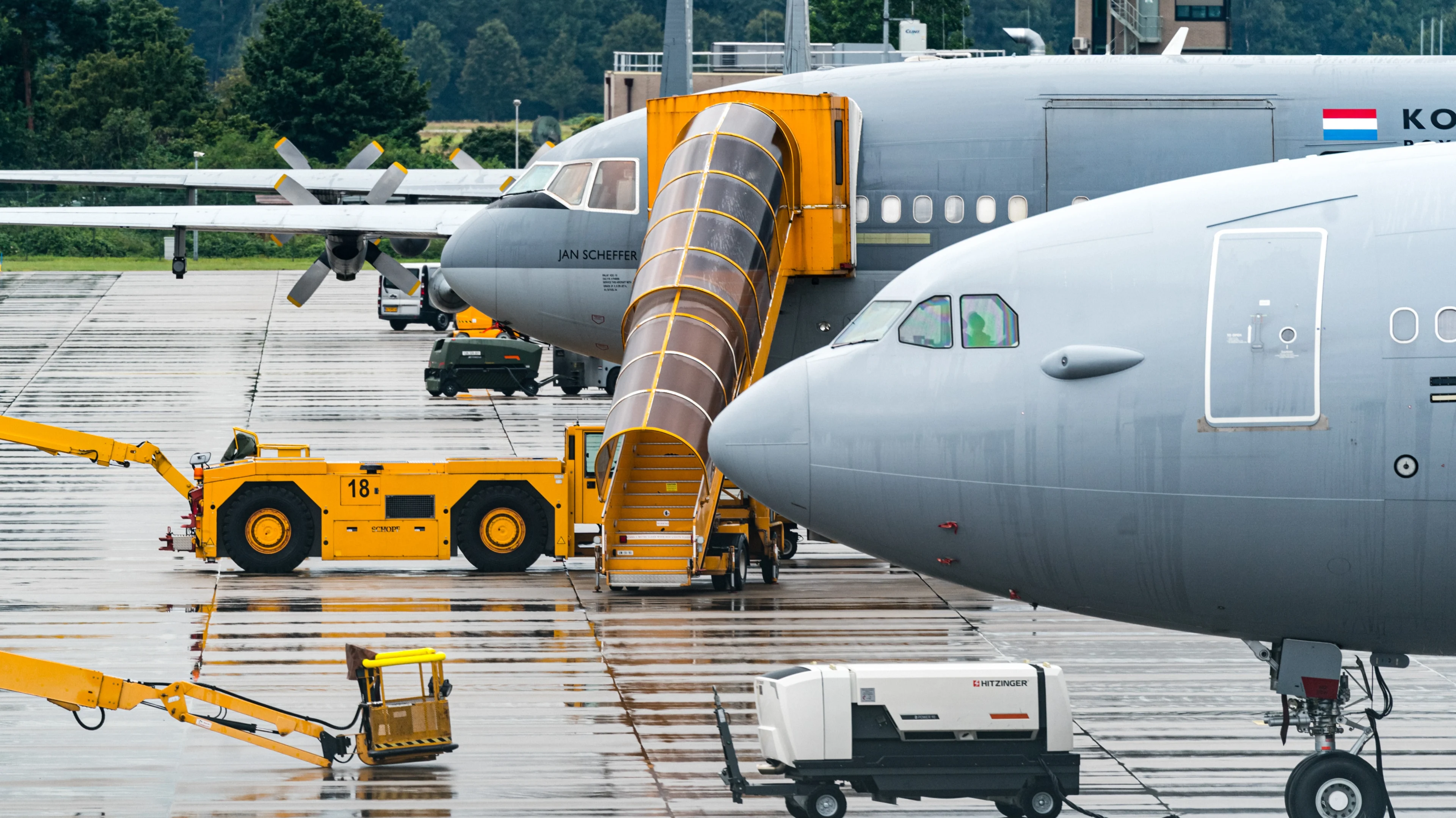 Ruim 200 Afghaanse ambassademedewerkers met gezinnen aangekomen in Nederland
