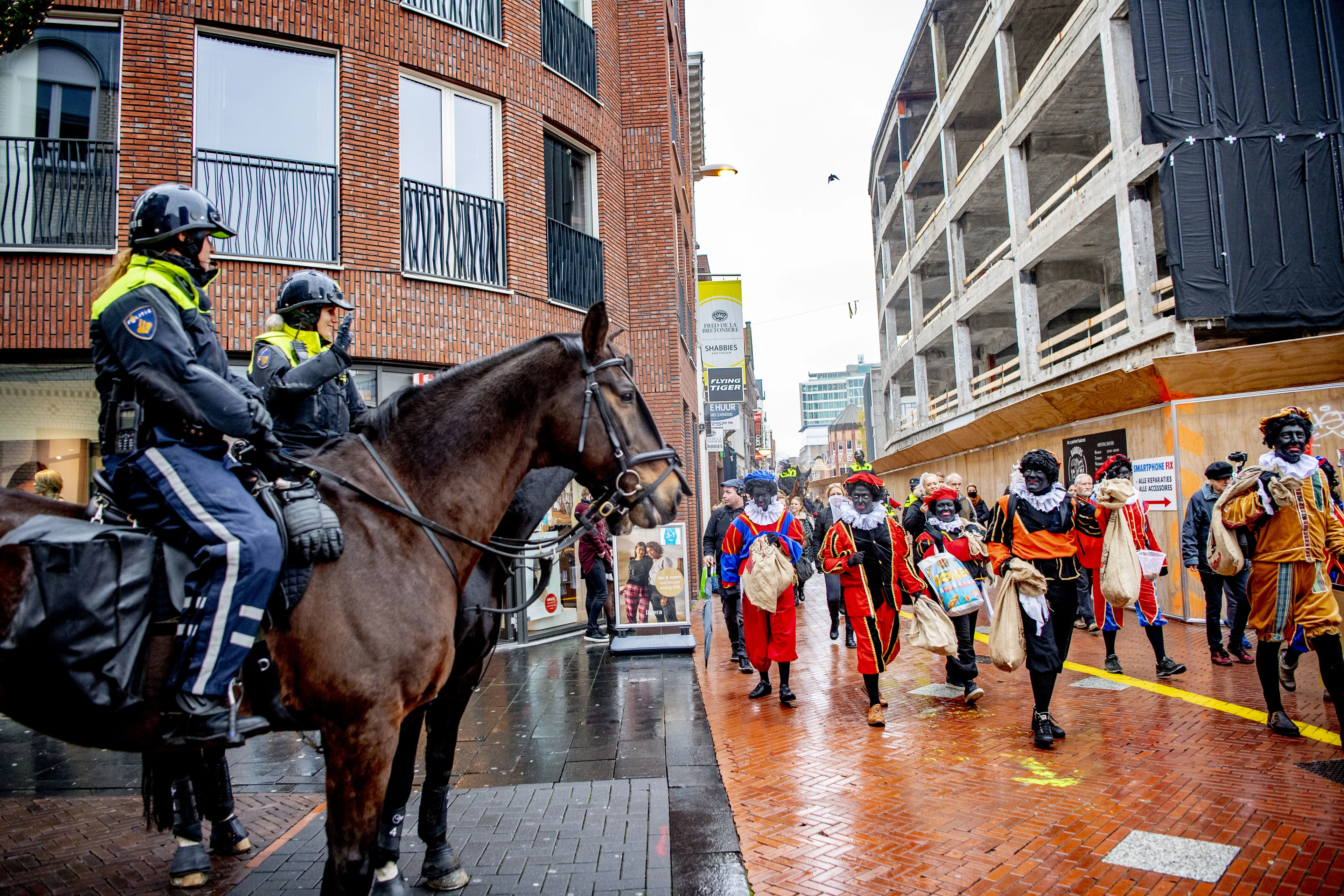 Zwarte Pieten-protest in Eindhoven rustig verlopen, drie mannen opgepakt