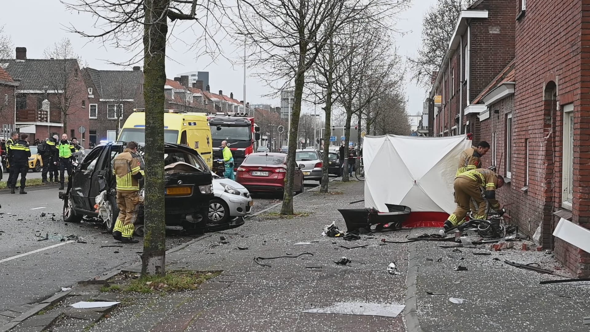 Ravage in Tilburg na zwaar ongeluk: een fietser overleden, ander gewond naar ziekenhuis