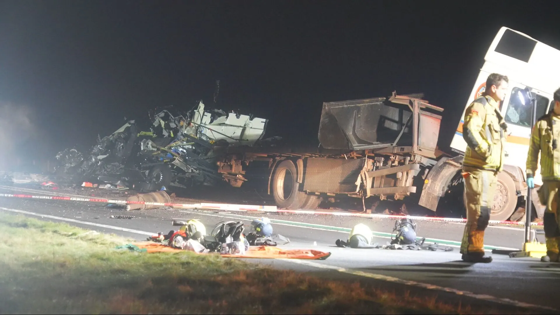 Dodelijke crash op N36 bij Ommen: twee bestuurders komen om het leven