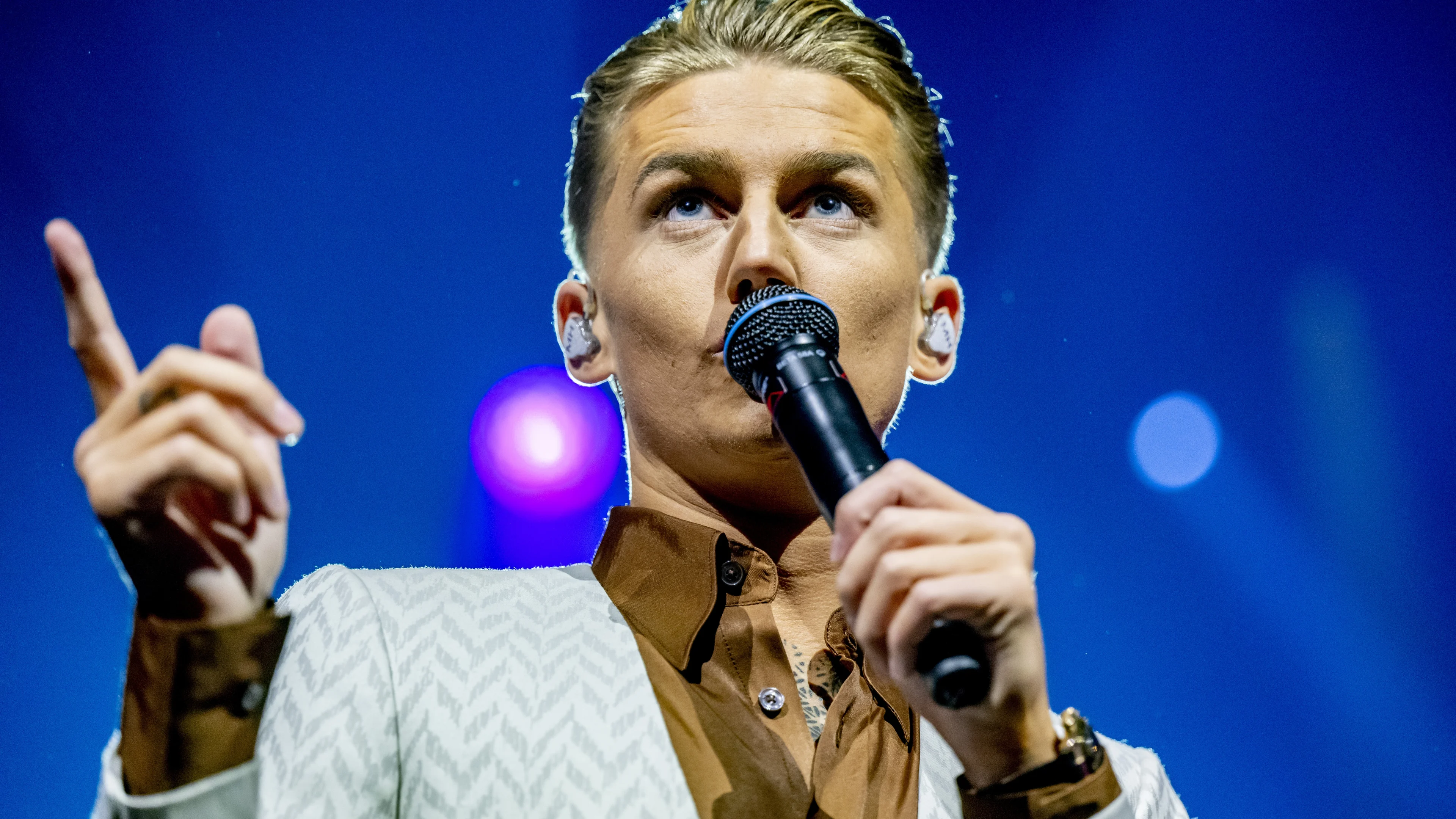 Mart Hoogkamer over ophef stoppen optreden na bierdouche: 'Ik sta gewoon m'n werk te doen'