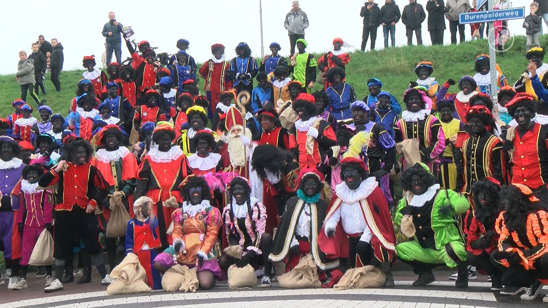 Sinterklaasintocht in Yerseke alsnog doorgegaan, met zwarte pieten