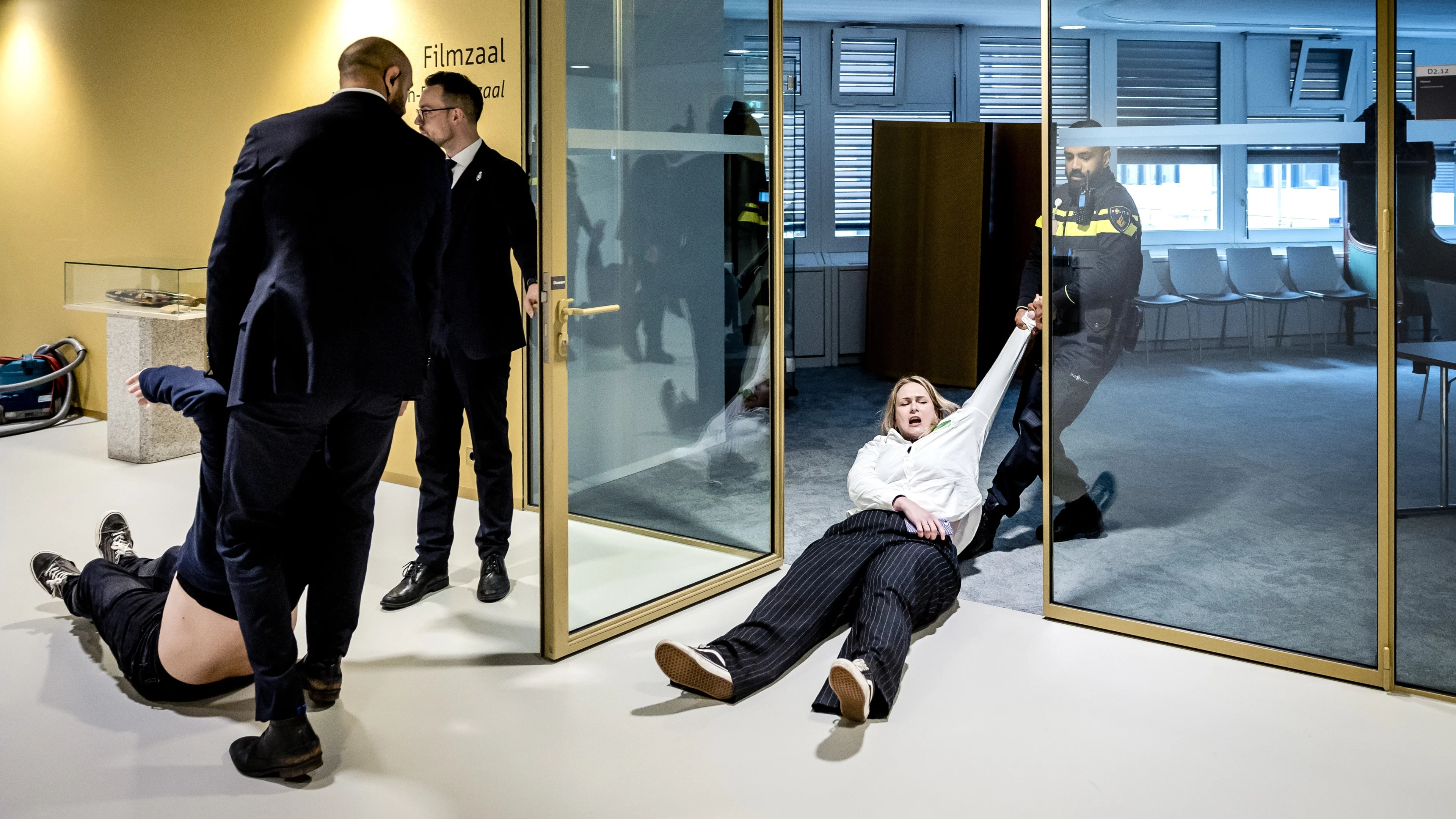 Aangifte tegen Pro-Palestijnse demonstranten na opnieuw verstoren debat in Tweede Kamer