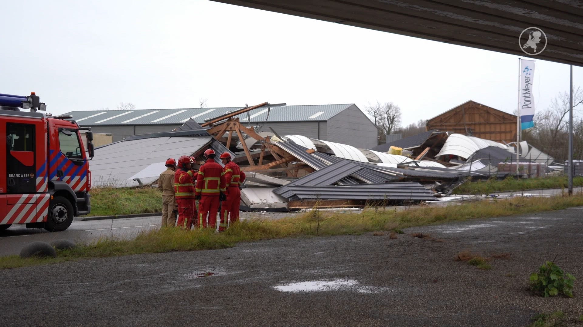 Loods bouwmarkt Groningen ingestort door storm