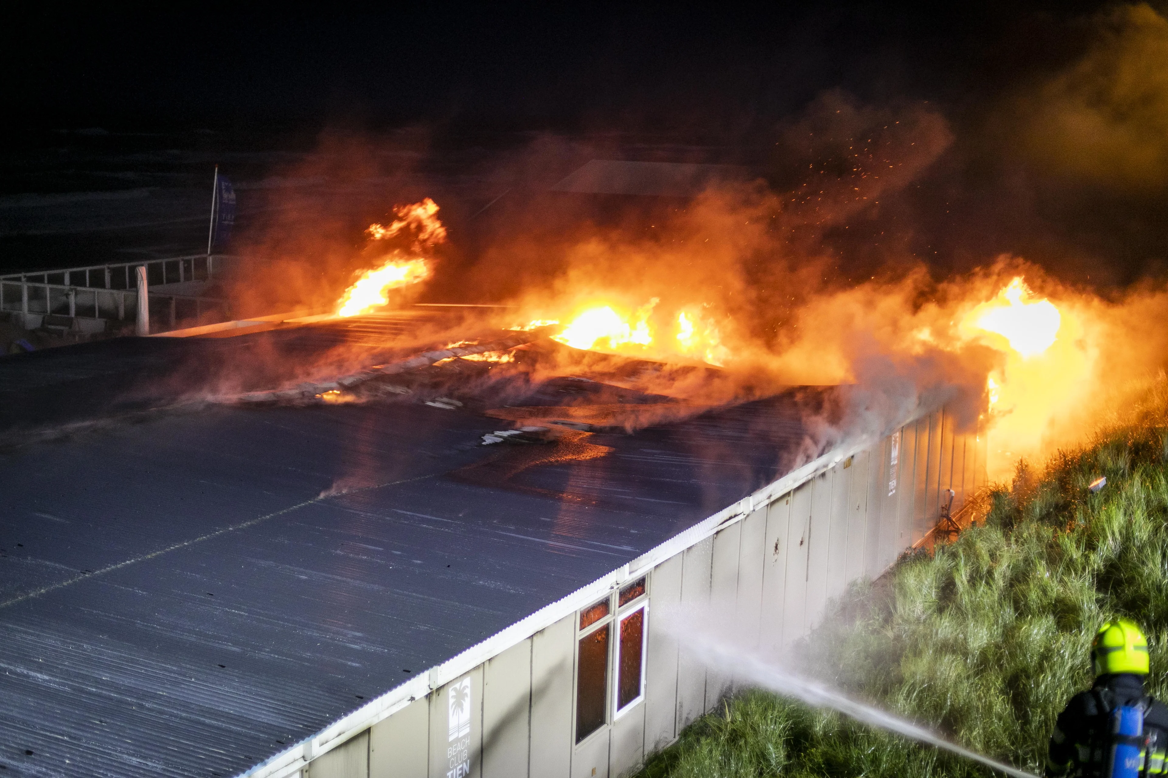 Ondernemerskoppel zet na verwoestende brand de schouders eronder: 'Dit weekend gewoon weer open'