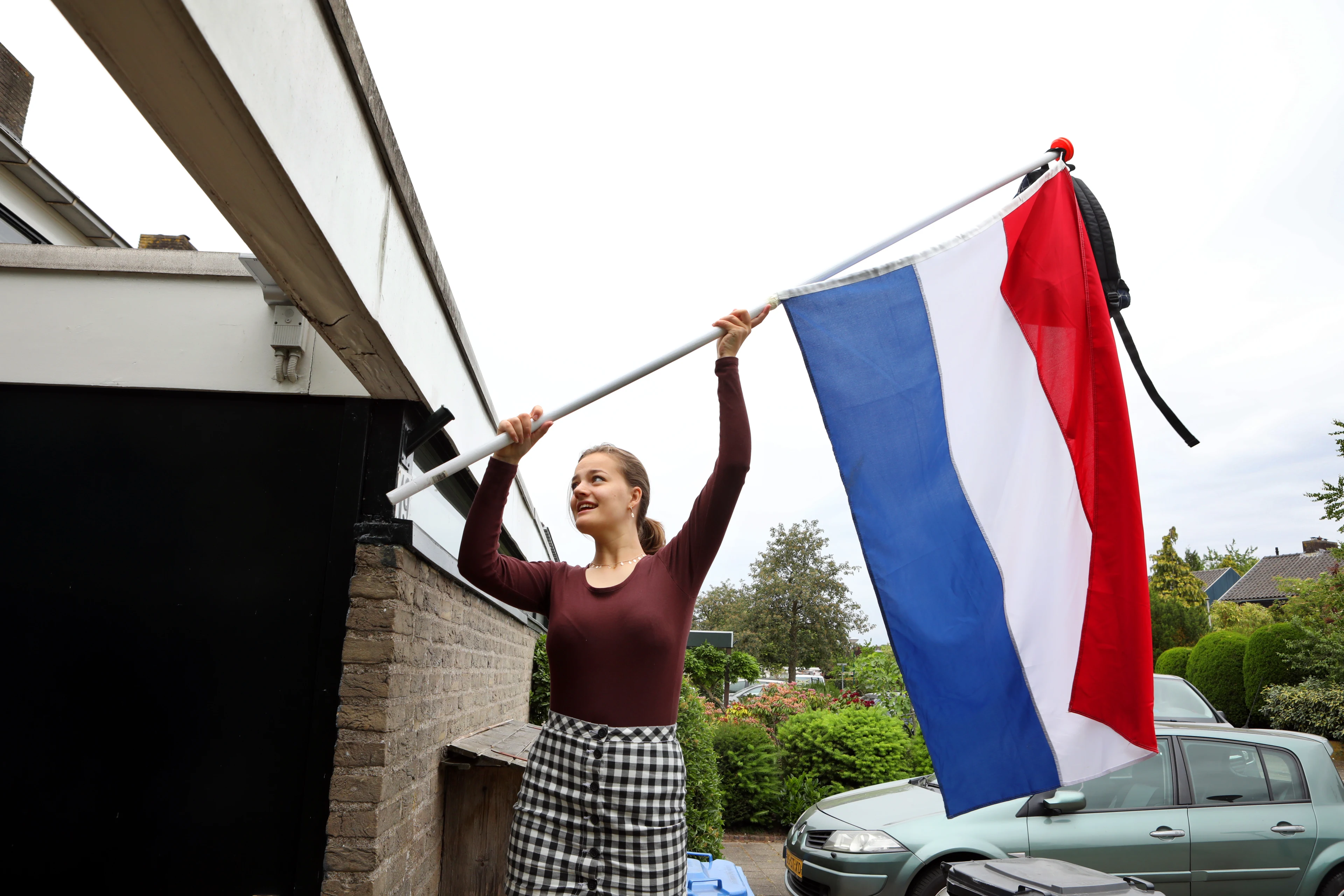 Geslaagden vieren bescheiden examenfeestje op 'Nationale Slaagdag'